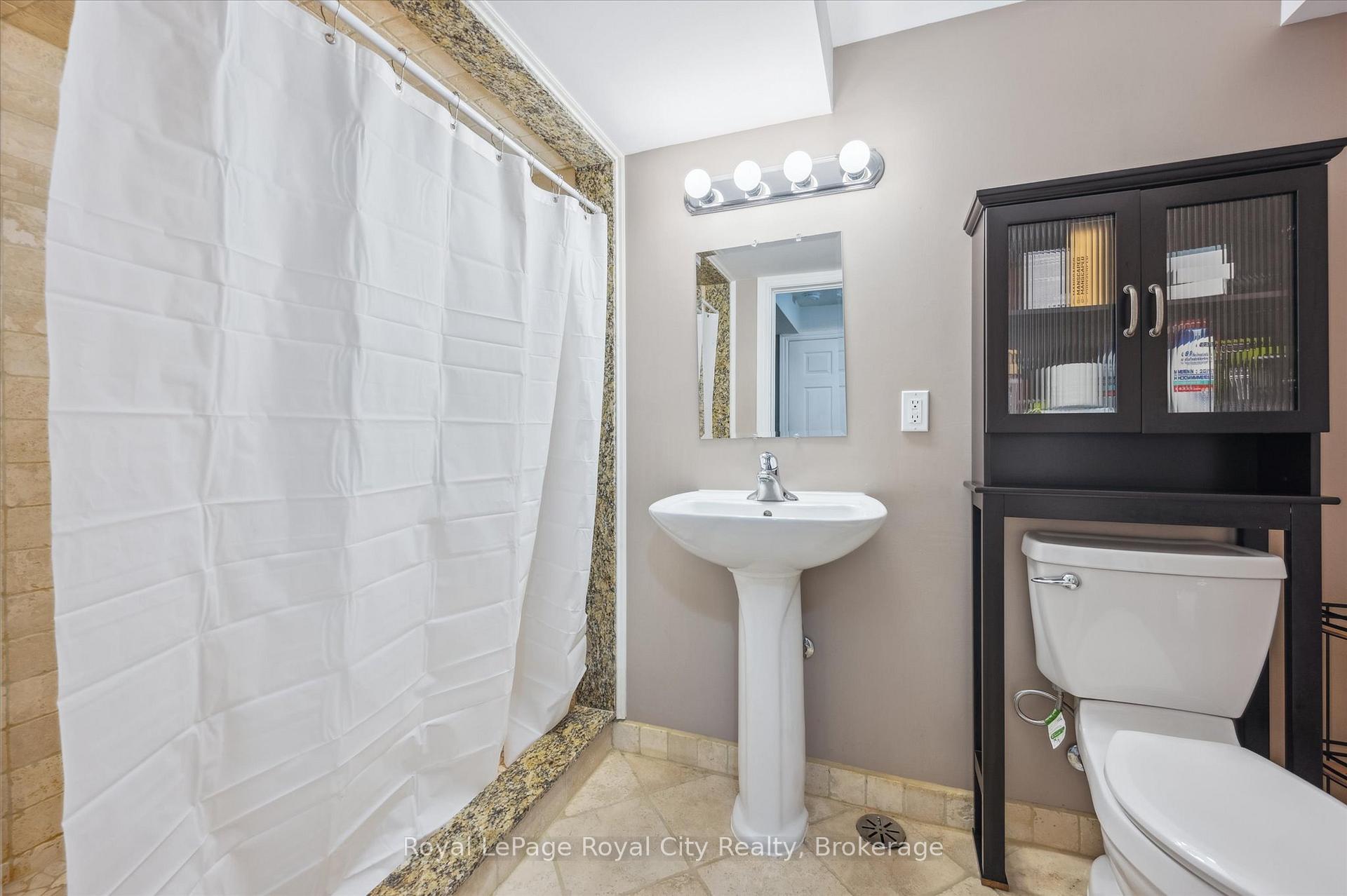 Photo 35 of 93 Doyle Drive, Guelph, Clairfields/Hanlon Business Park — HOMEH