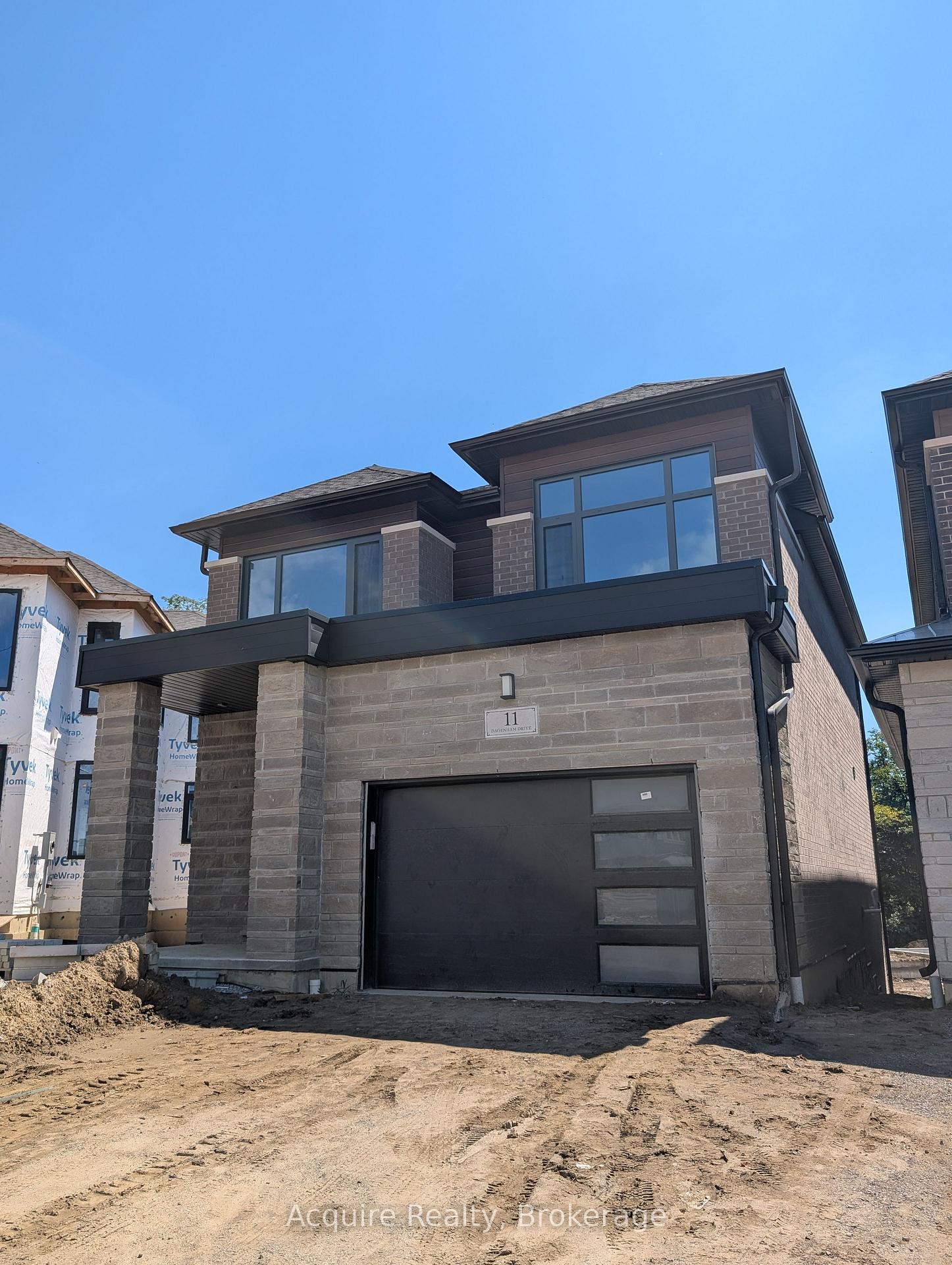 Front of 11 Dagenham Dr
