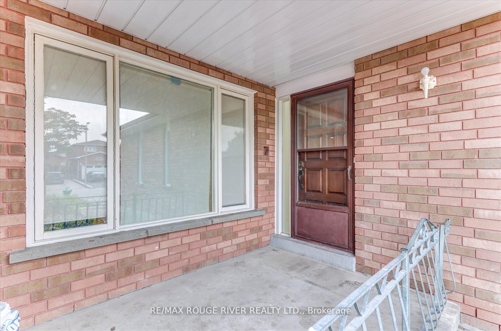 Photo 10 of 23 Jackman Crescent, Vaughan, West Woodbridge — HOMEH