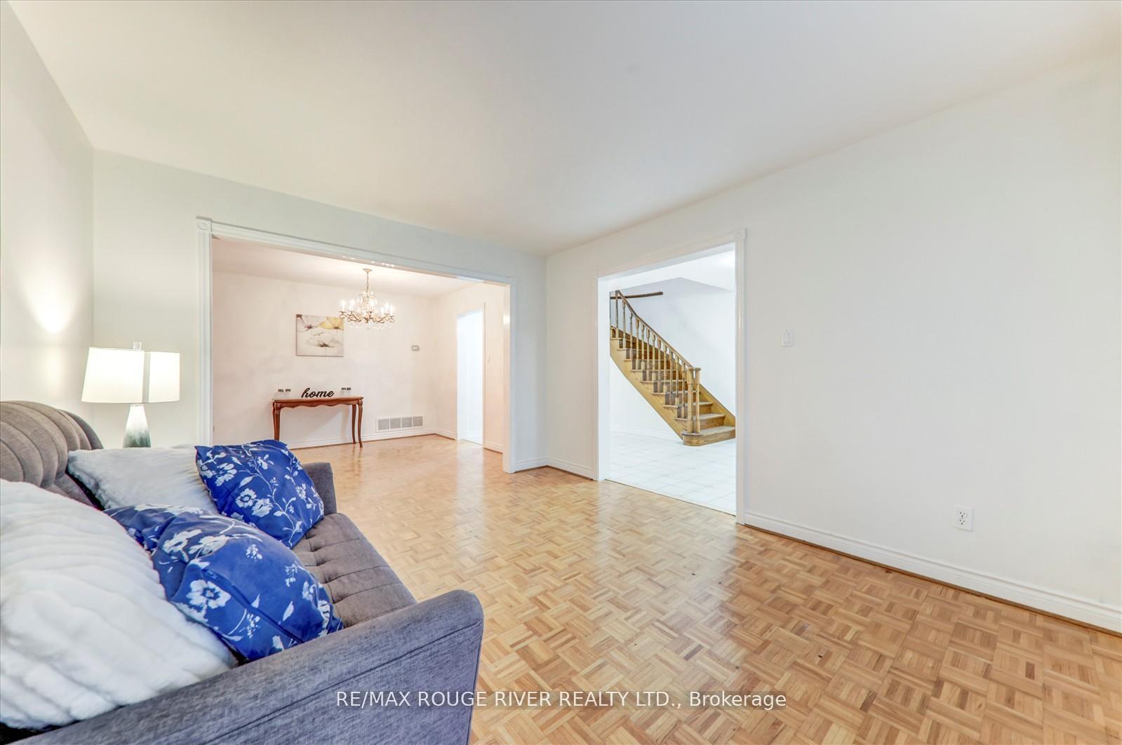 Photo 7 of 23 Jackman Crescent, Vaughan, West Woodbridge — HOMEH