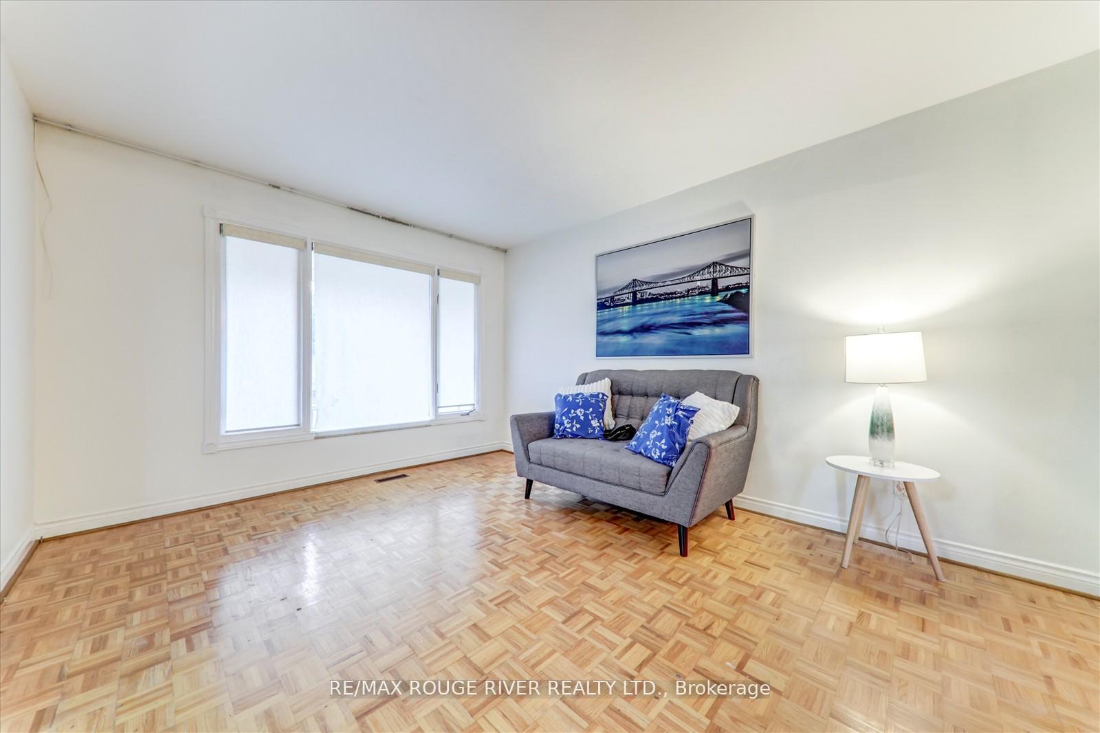 Photo 5 of 23 Jackman Crescent, Vaughan, West Woodbridge — HOMEH