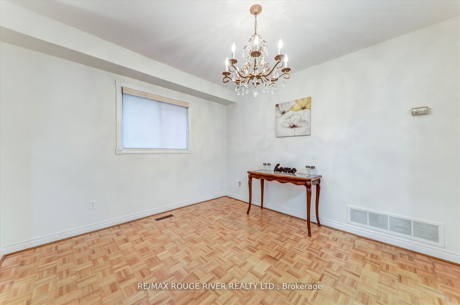 Photo 6 of 23 Jackman Crescent, Vaughan, West Woodbridge — HOMEH