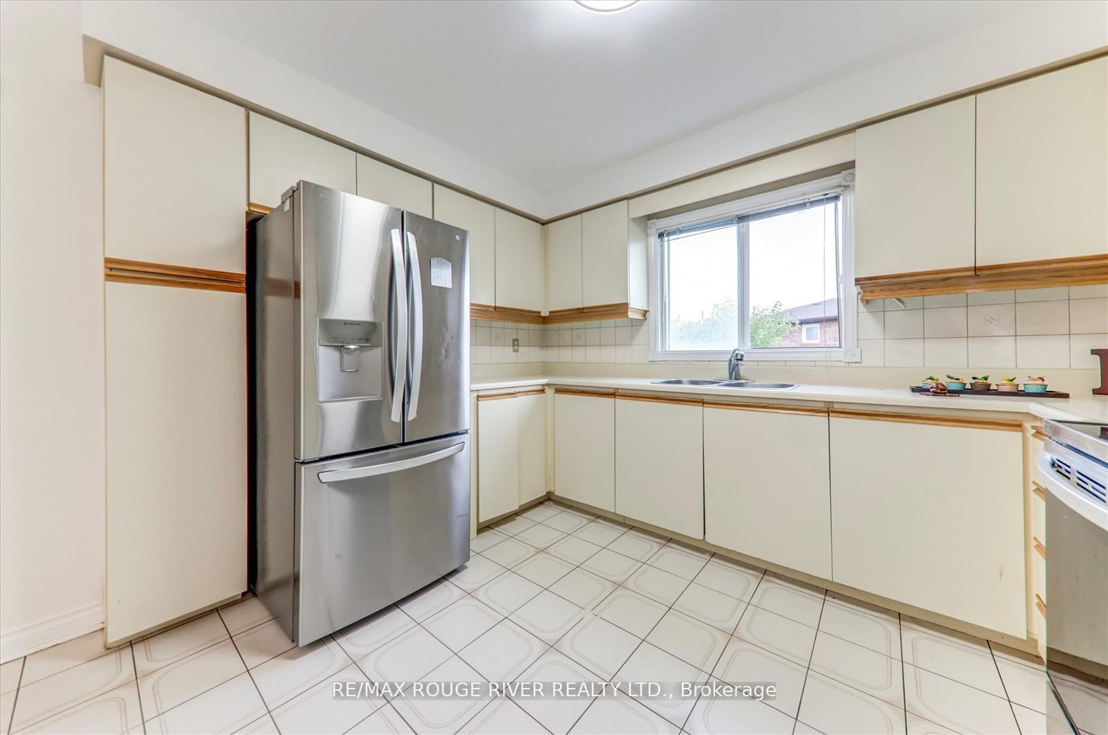 Photo 12 of 23 Jackman Crescent, Vaughan, West Woodbridge — HOMEH