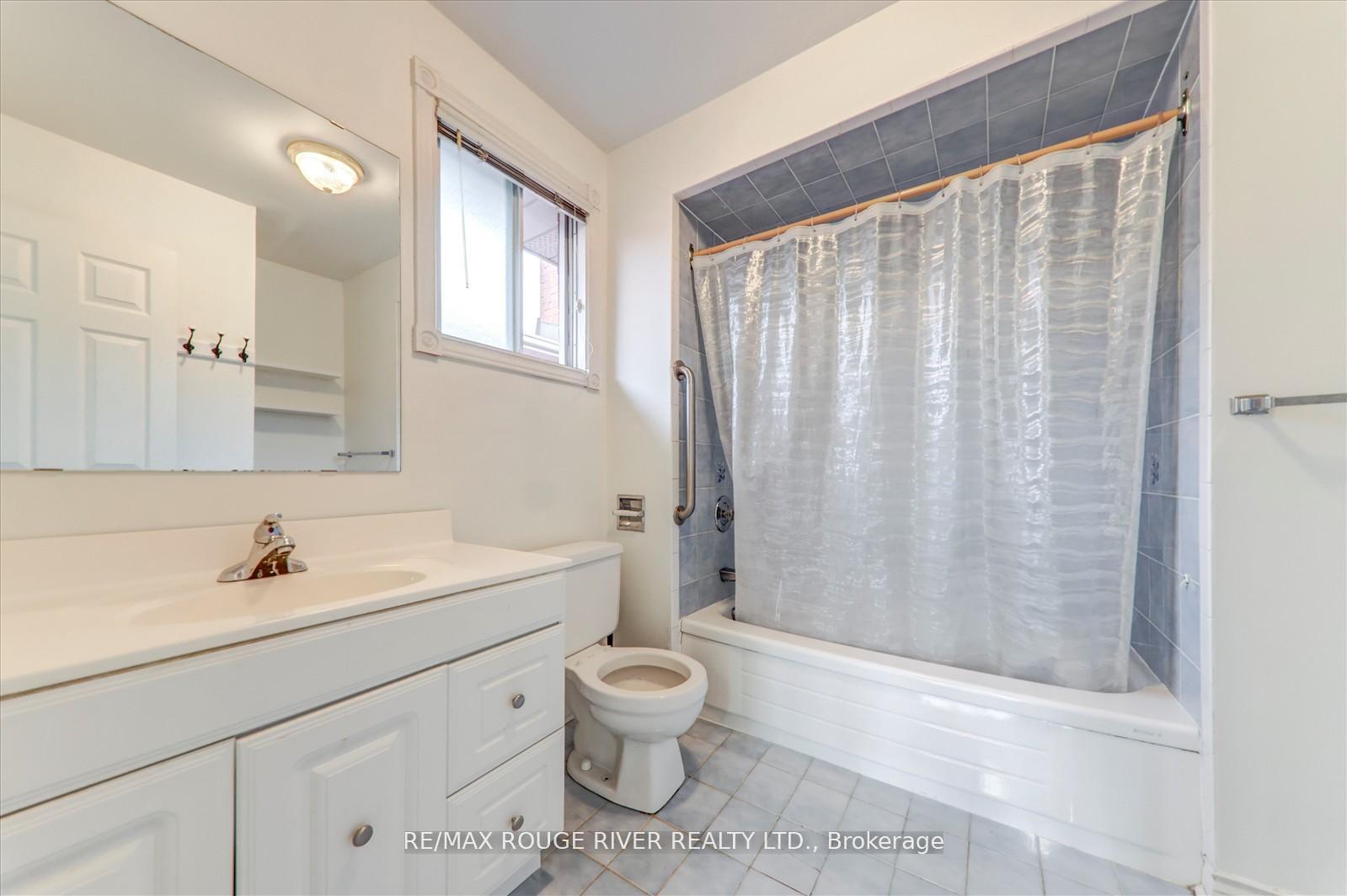 Photo 14 of 23 Jackman Crescent, Vaughan, West Woodbridge — HOMEH