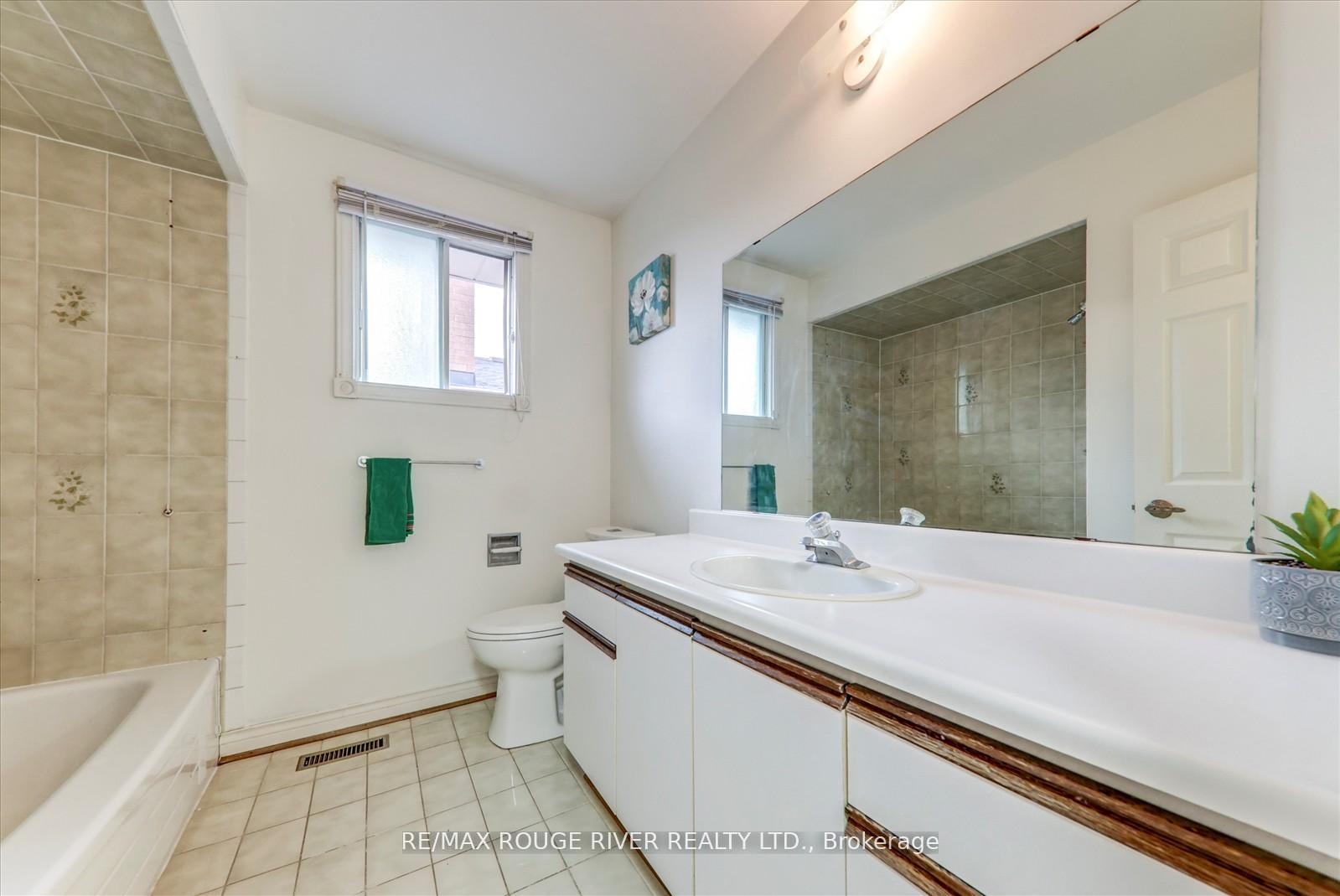 Photo 37 of 23 Jackman Crescent, Vaughan, West Woodbridge — HOMEH