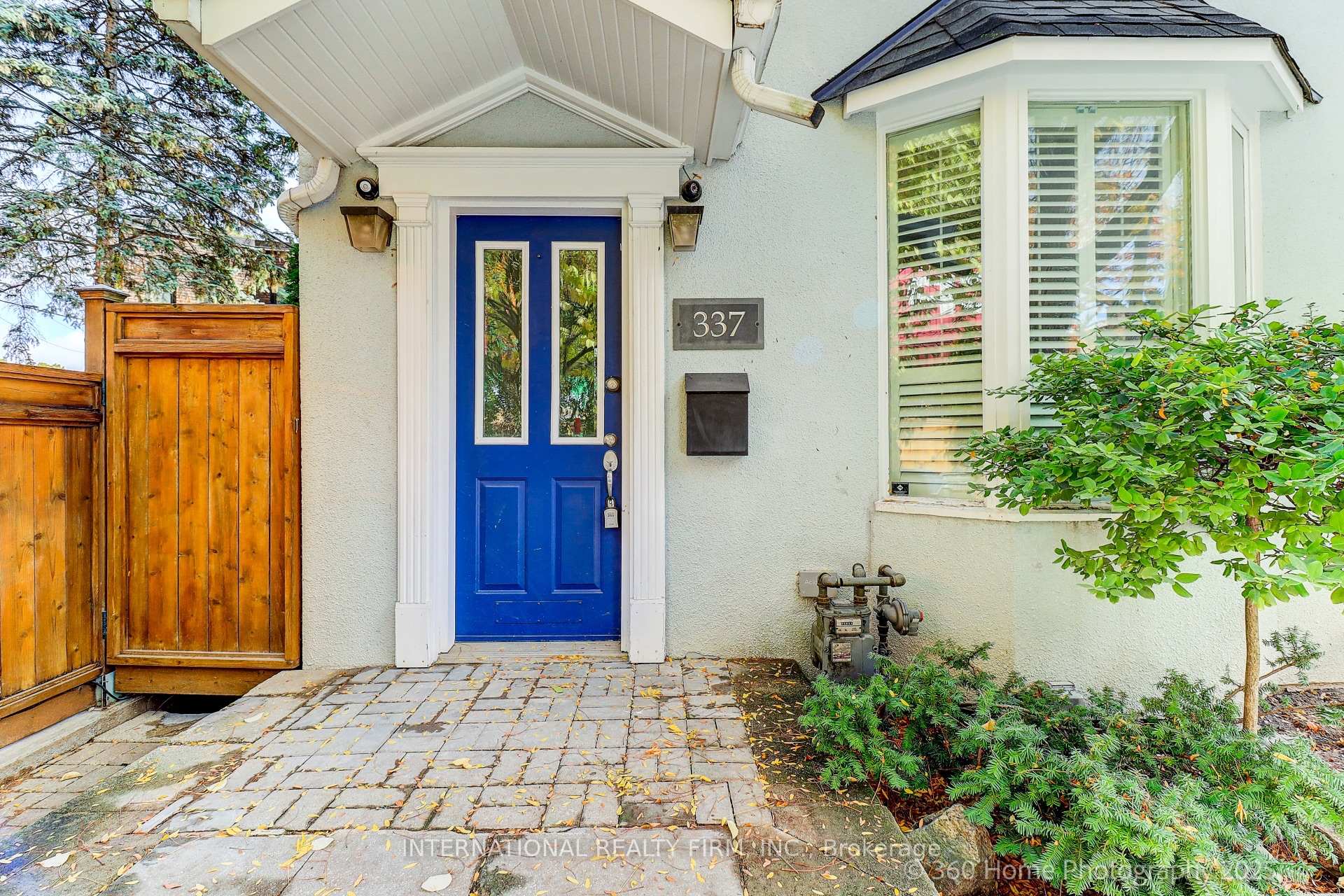 Front of 337 Glen Road