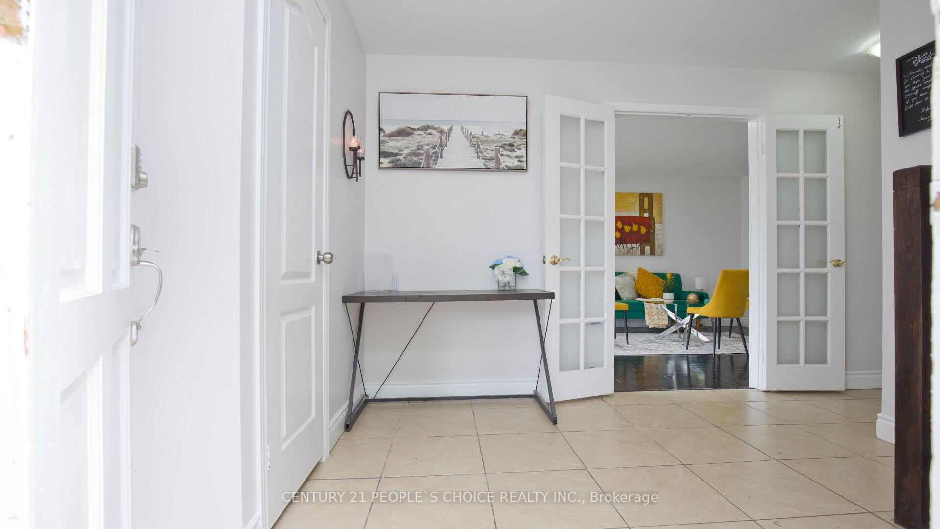 Photo 2 of 82 Davenport Crescent, Brampton, Southgate — HOMEH