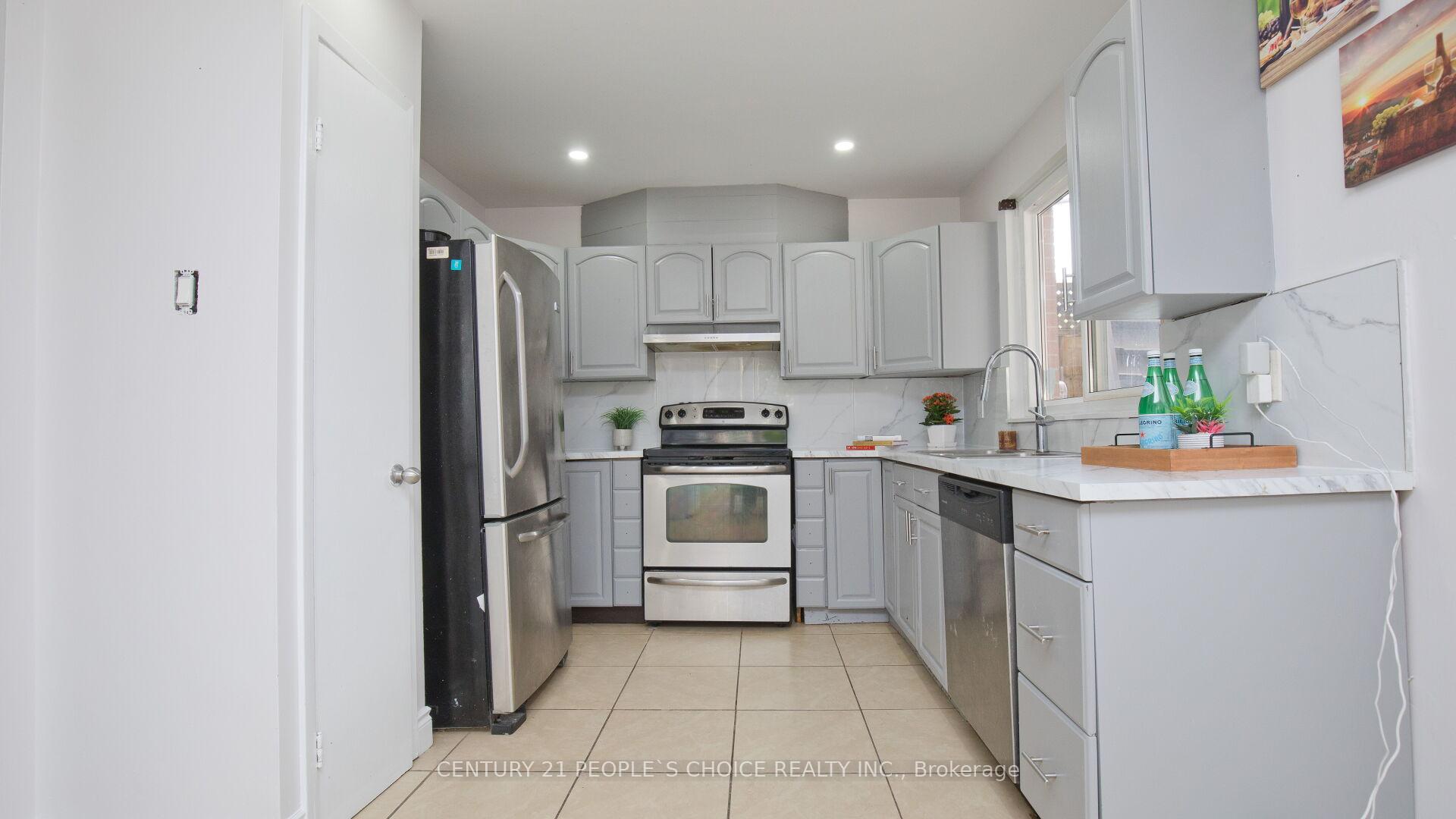 Photo 20 of 82 Davenport Crescent, Brampton, Southgate — HOMEH