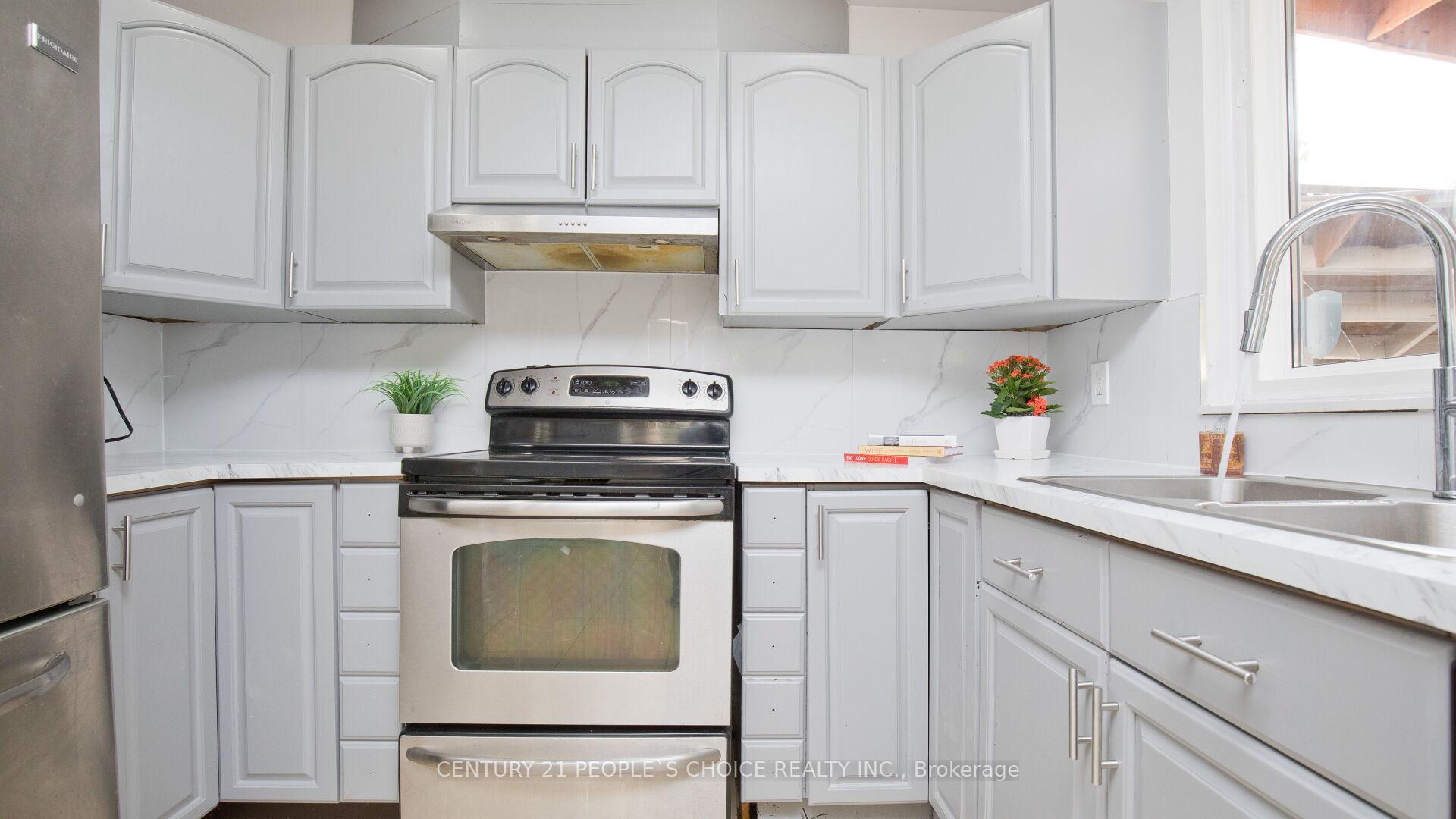 Photo 10 of 82 Davenport Crescent, Brampton, Southgate — HOMEH