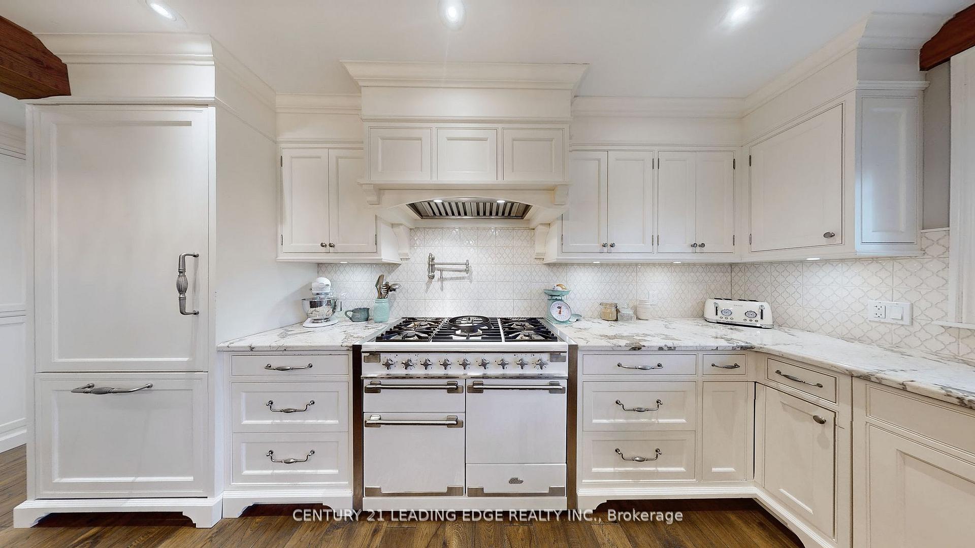 Photo 11 of 23 Walnut Glen Place, Markham, Devil's Elbow — HOMEH