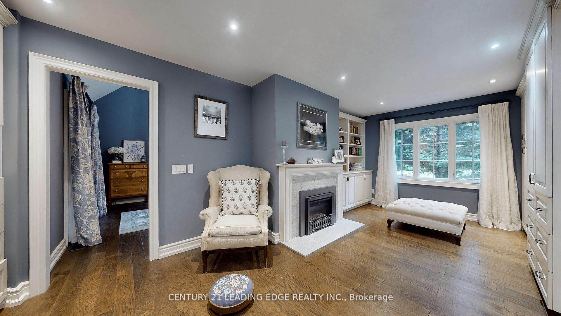Photo 13 of 23 Walnut Glen Place, Markham, Devil's Elbow — HOMEH
