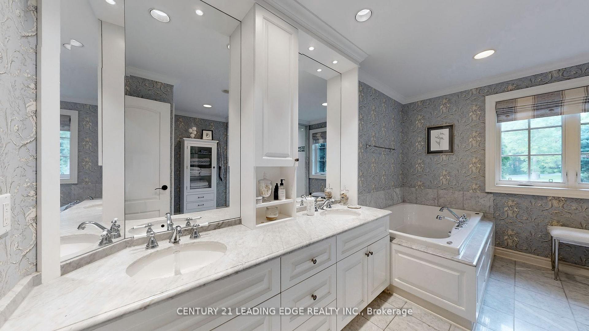 Photo 15 of 23 Walnut Glen Place, Markham, Devil's Elbow — HOMEH