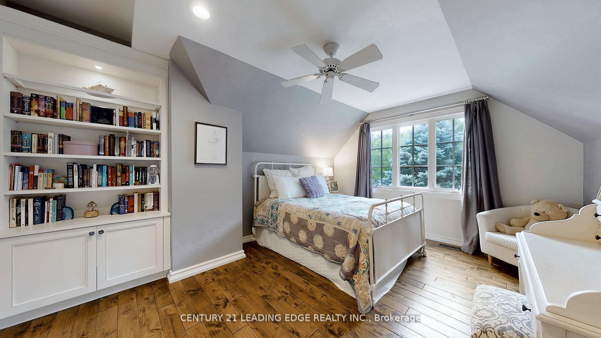 Photo 20 of 23 Walnut Glen Place, Markham, Devil's Elbow — HOMEH
