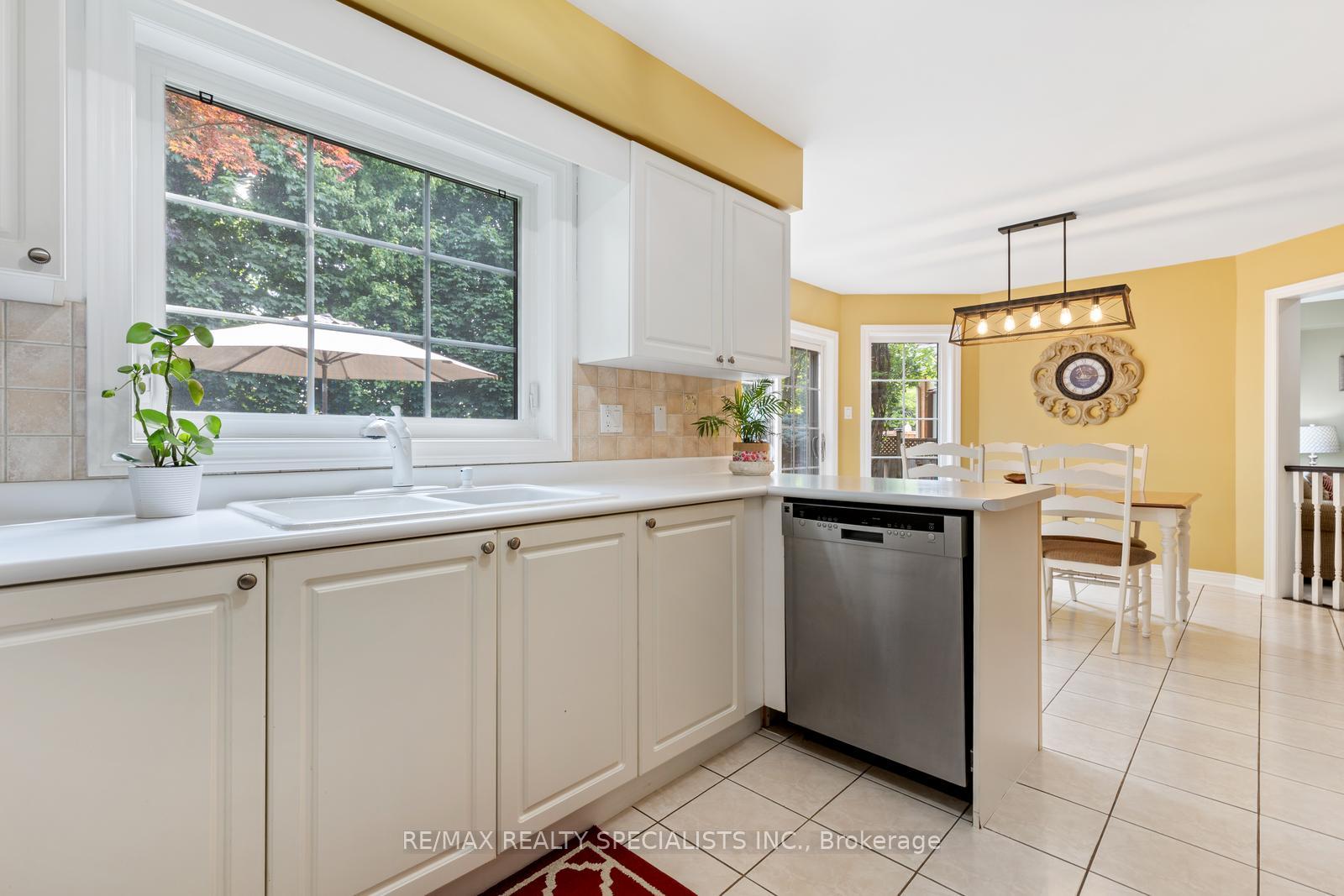 Photo 15 of 6847 Summer Heights Drive, Mississauga, Lisgar — HOMEH
