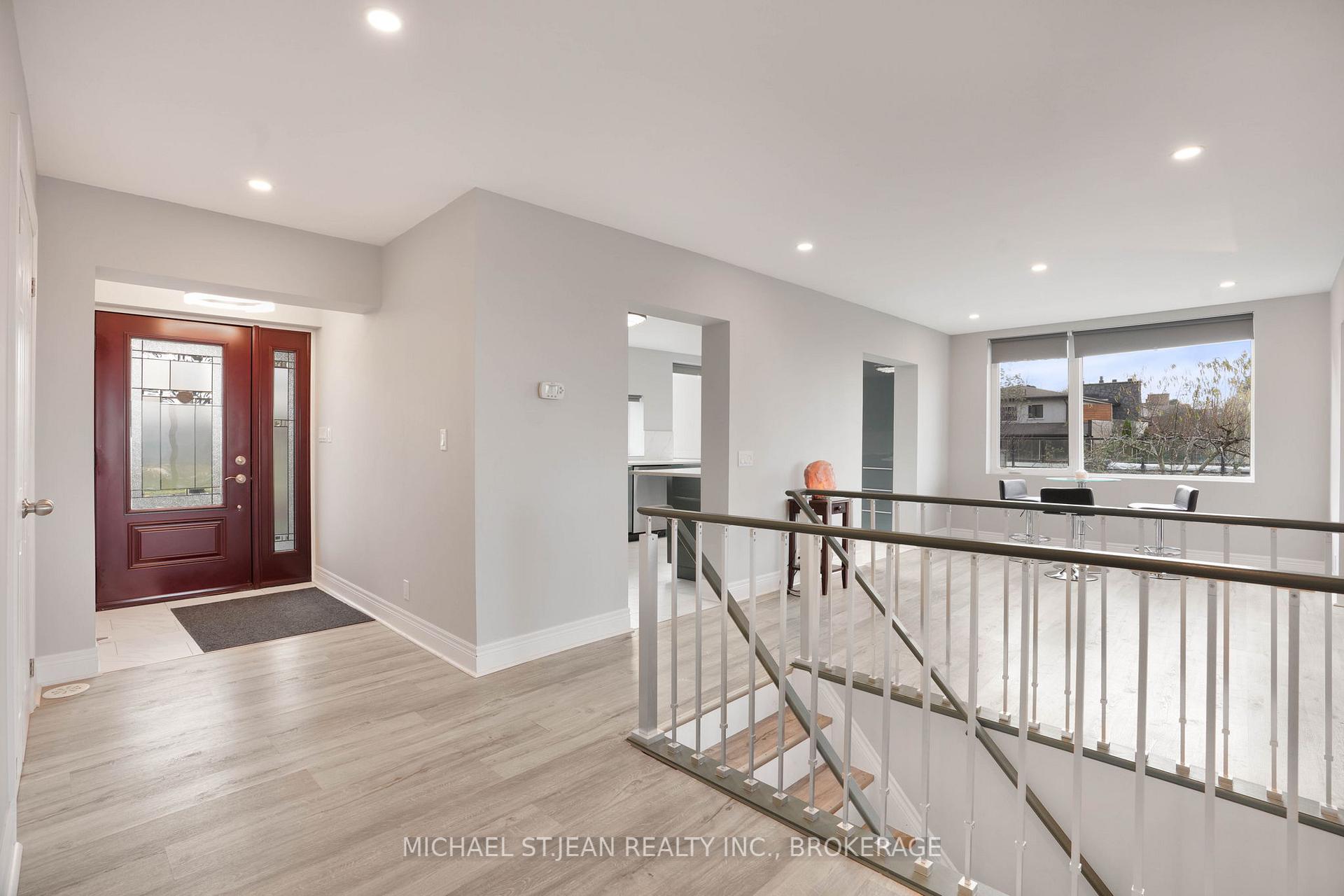 Photo 4 of 827 Ridge Road, Hamilton, Stoney Creek — HOMEH