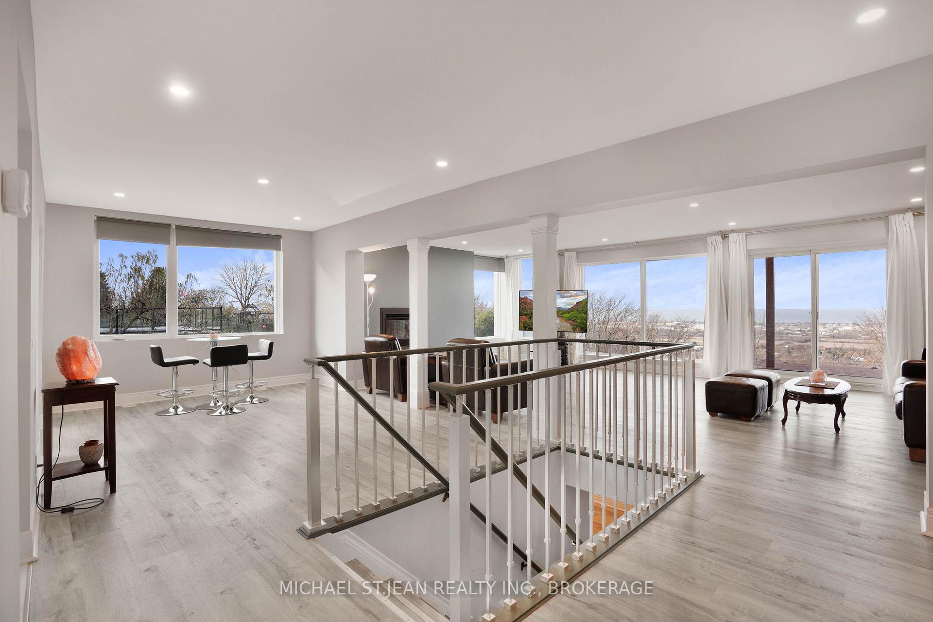 Photo 6 of 827 Ridge Road, Hamilton, Stoney Creek — HOMEH