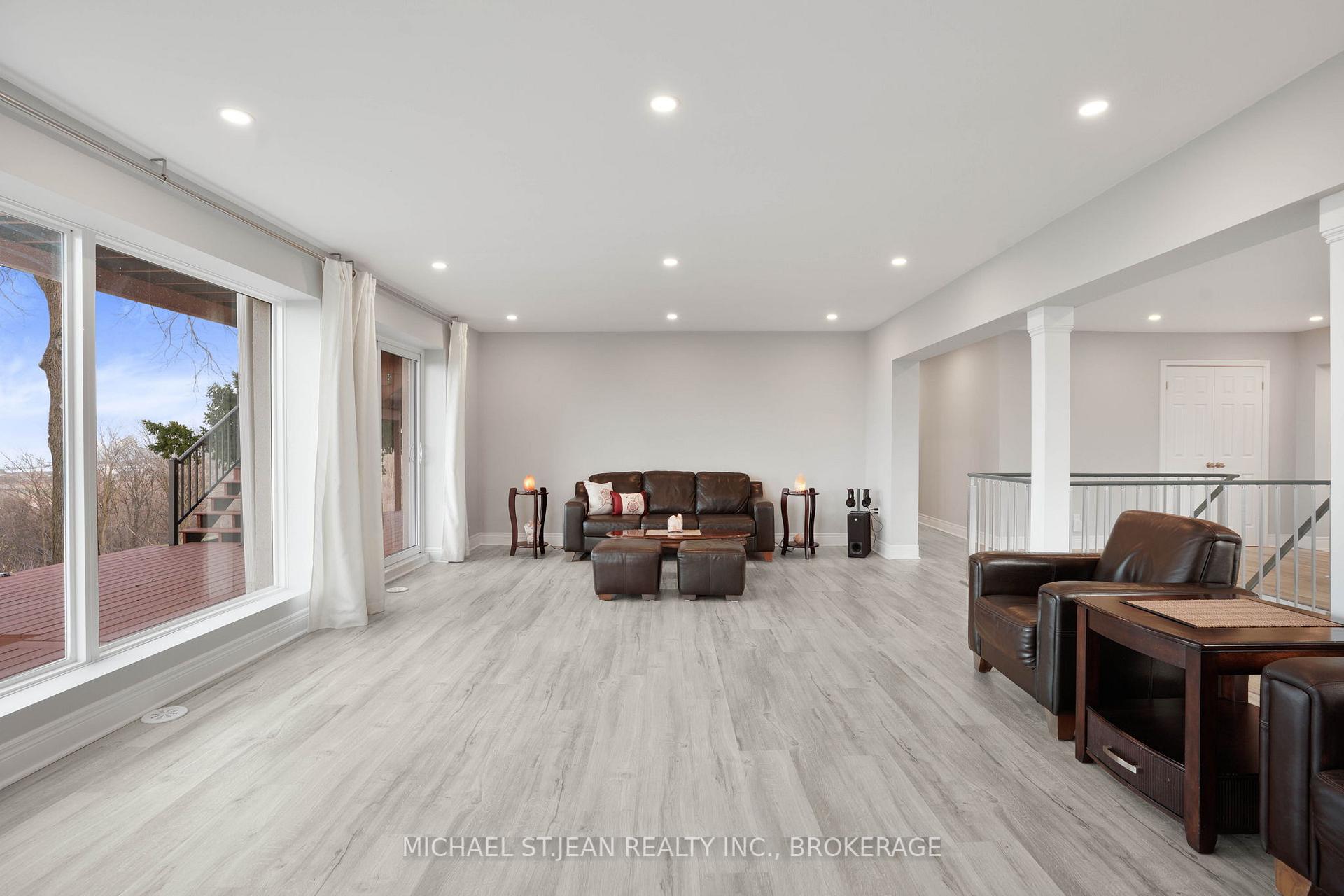Photo 39 of 827 Ridge Road, Hamilton, Stoney Creek — HOMEH