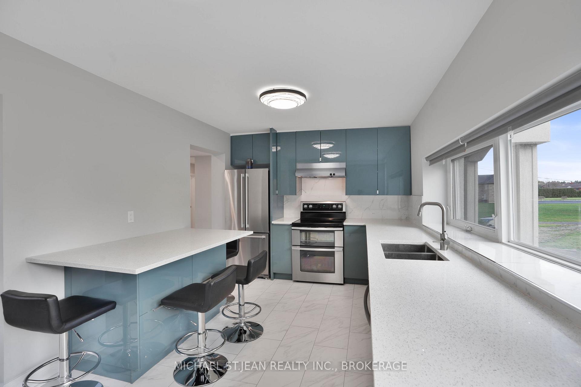 Photo 37 of 827 Ridge Road, Hamilton, Stoney Creek — HOMEH