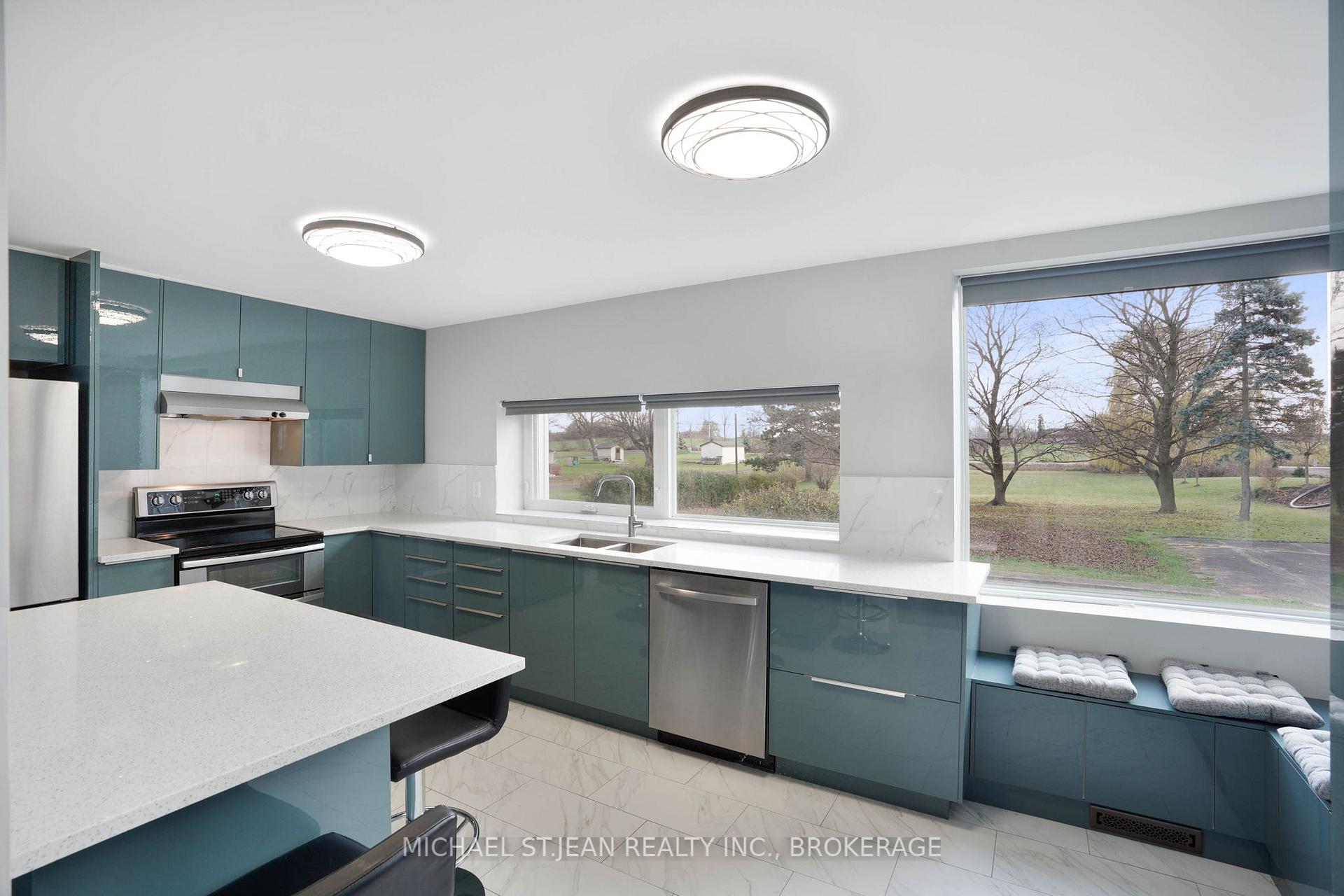 Photo 11 of 827 Ridge Road, Hamilton, Stoney Creek — HOMEH