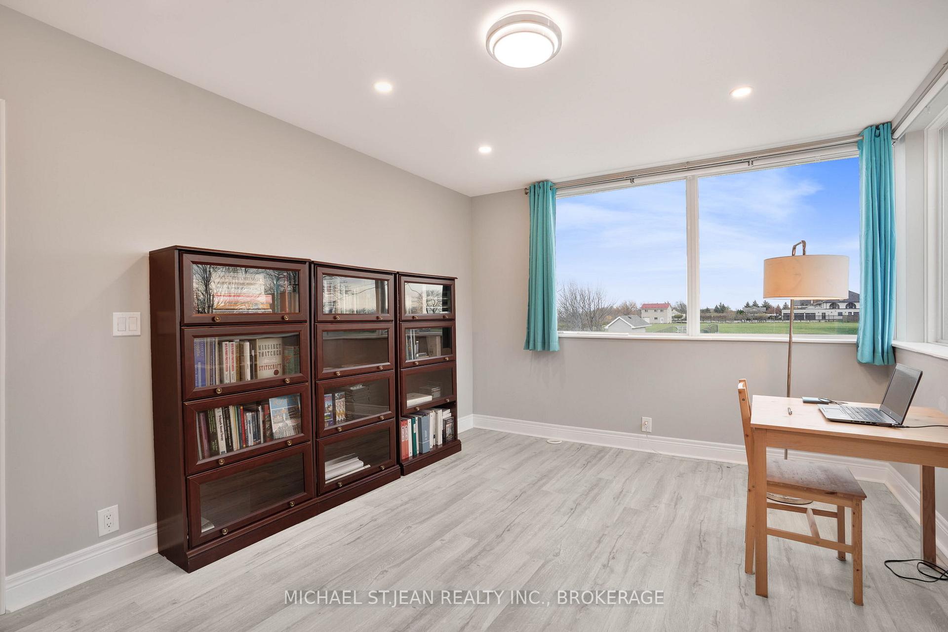 Photo 15 of 827 Ridge Road, Hamilton, Stoney Creek — HOMEH