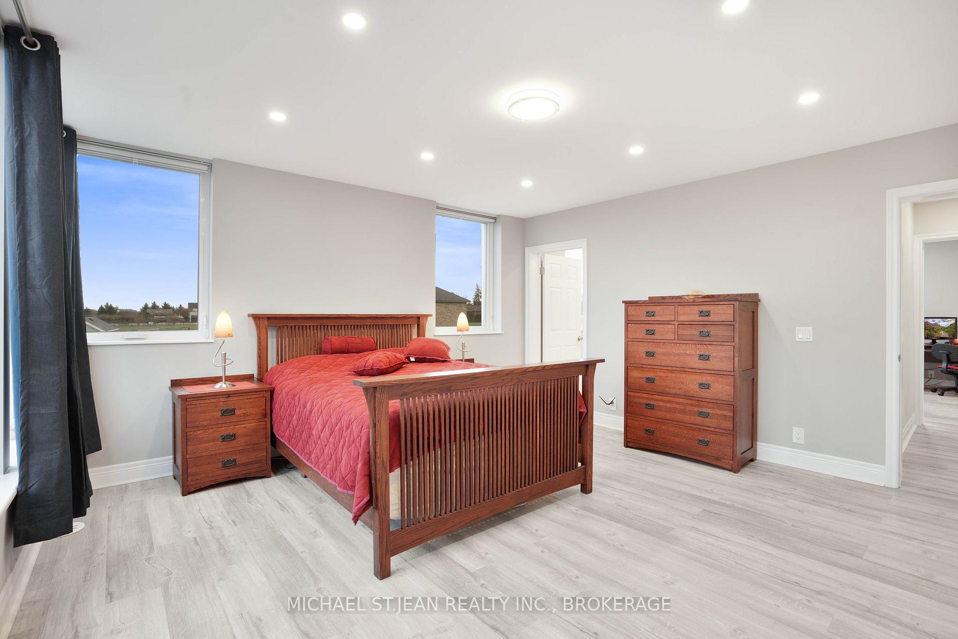 Photo 16 of 827 Ridge Road, Hamilton, Stoney Creek — HOMEH
