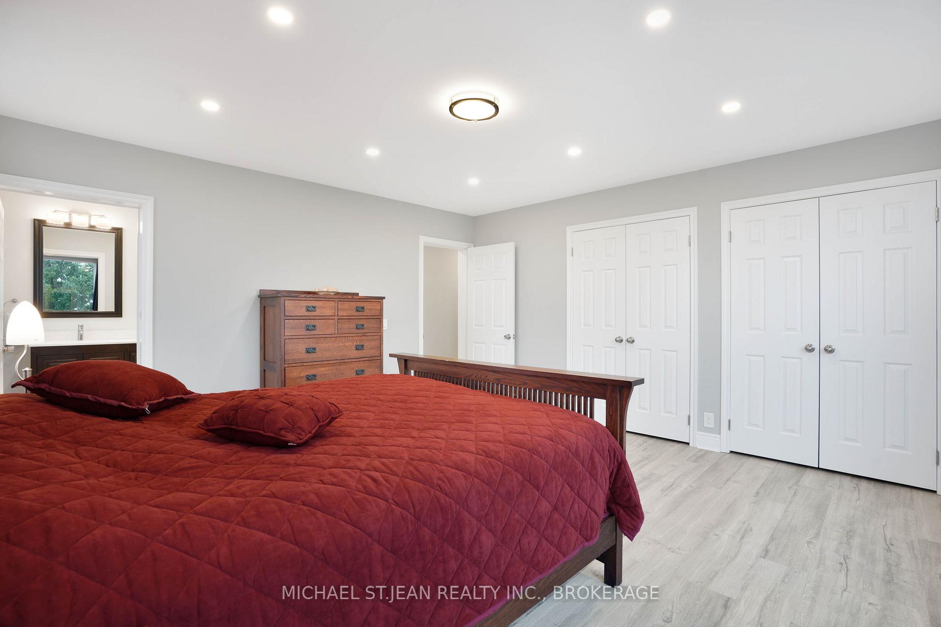 Photo 17 of 827 Ridge Road, Hamilton, Stoney Creek — HOMEH