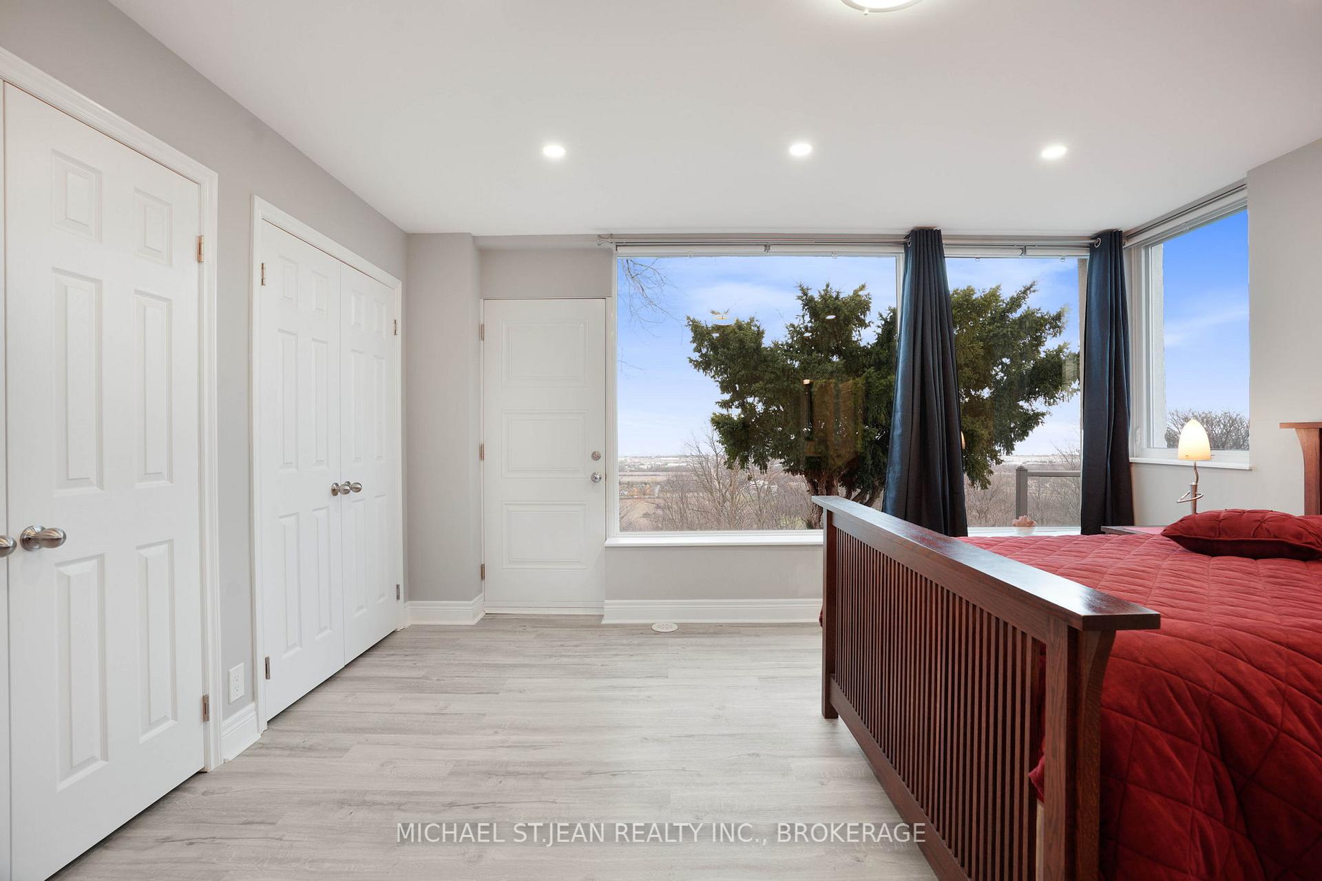 Photo 21 of 827 Ridge Road, Hamilton, Stoney Creek — HOMEH
