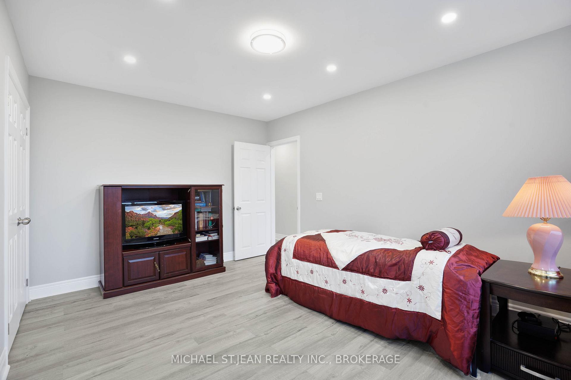 Photo 18 of 827 Ridge Road, Hamilton, Stoney Creek — HOMEH