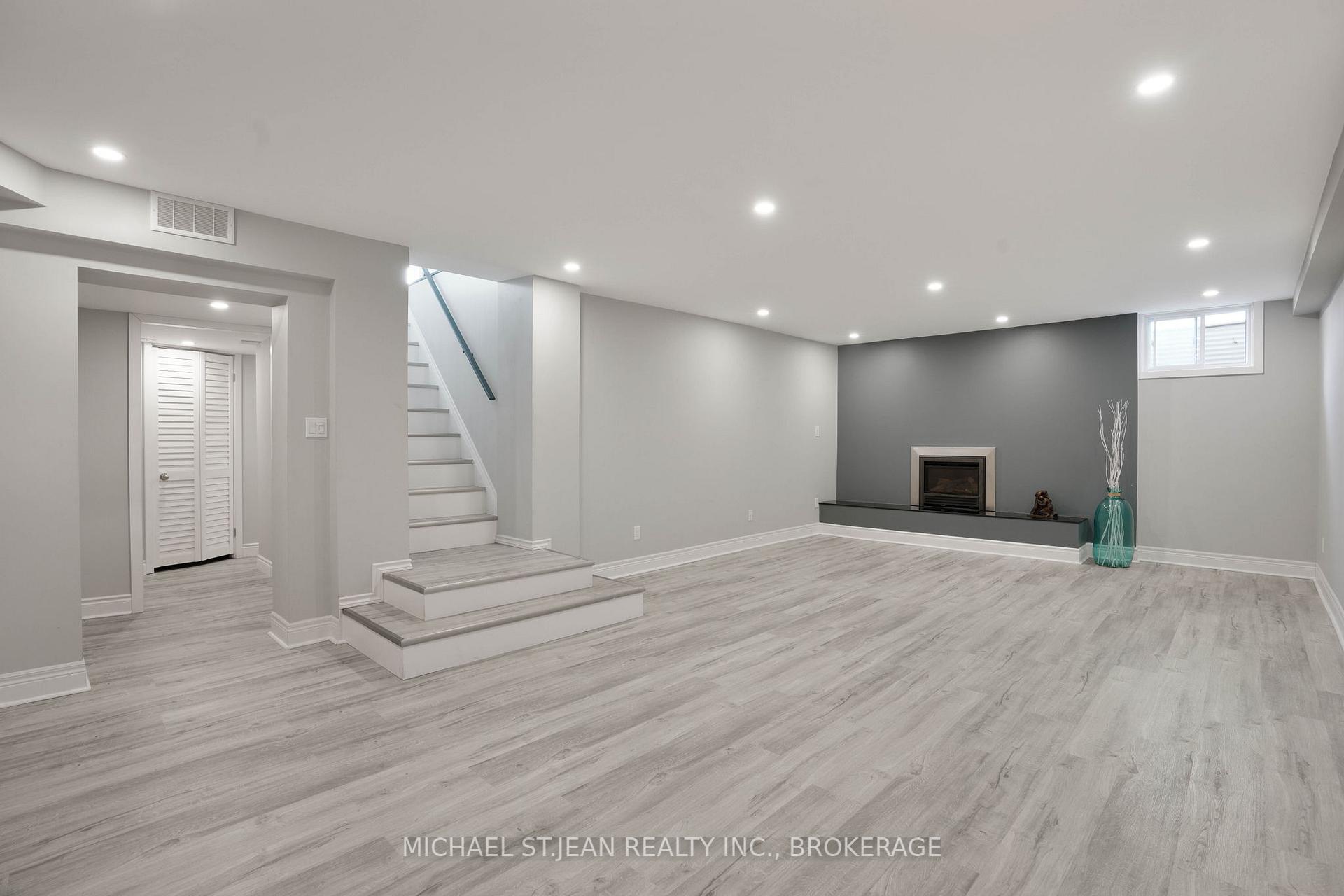 Photo 20 of 827 Ridge Road, Hamilton, Stoney Creek — HOMEH