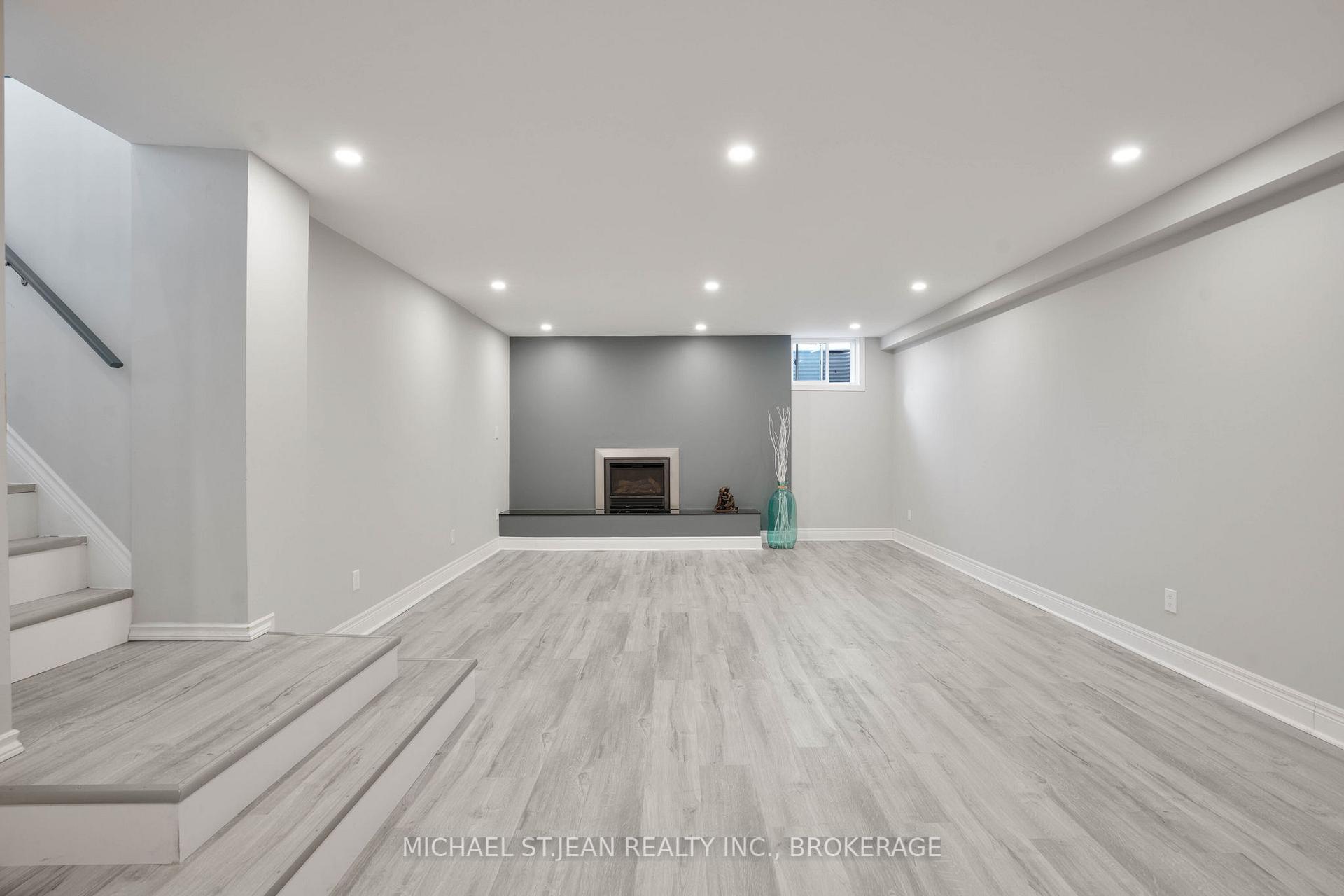 Photo 23 of 827 Ridge Road, Hamilton, Stoney Creek — HOMEH
