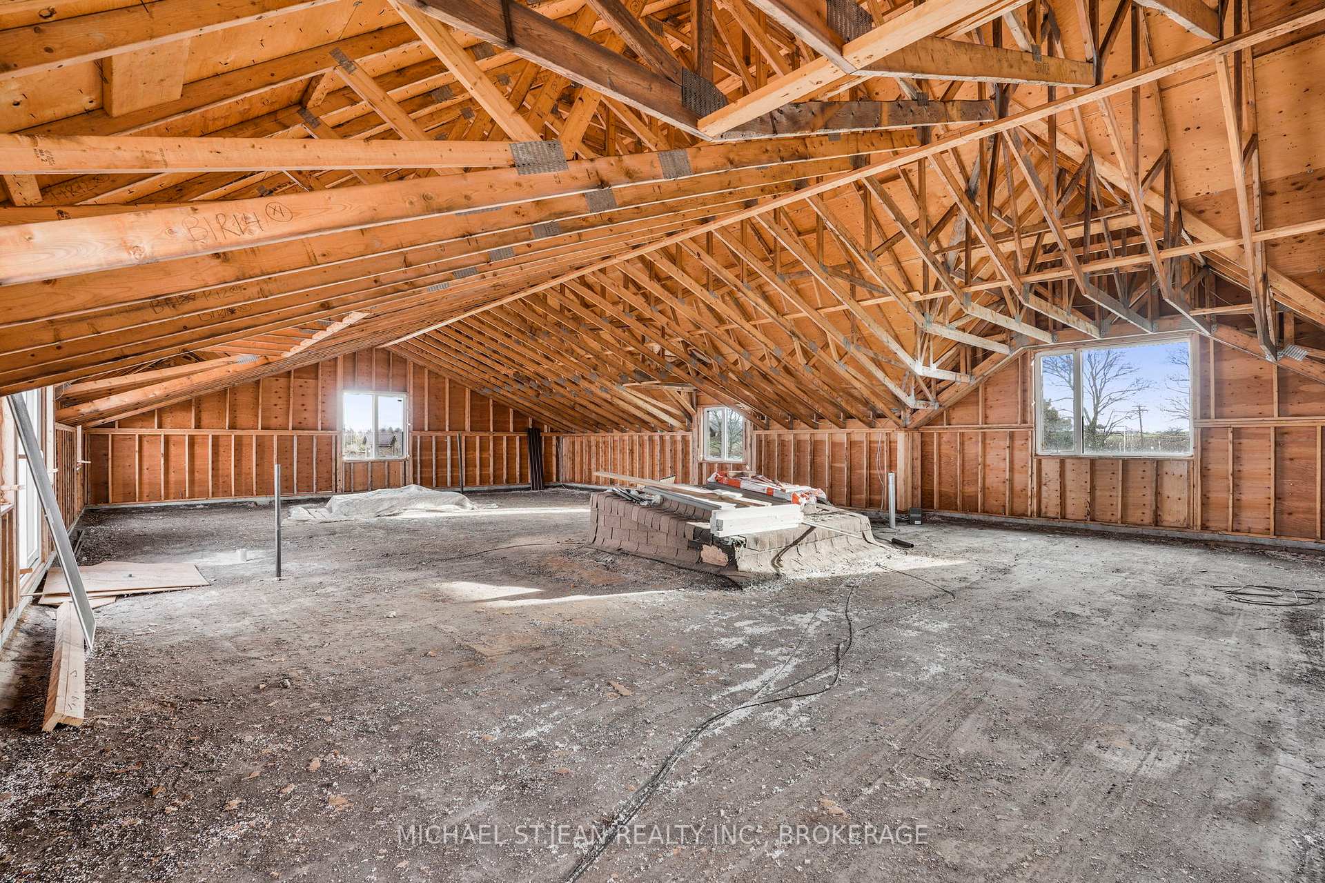 Photo 35 of 827 Ridge Road, Hamilton, Stoney Creek — HOMEH