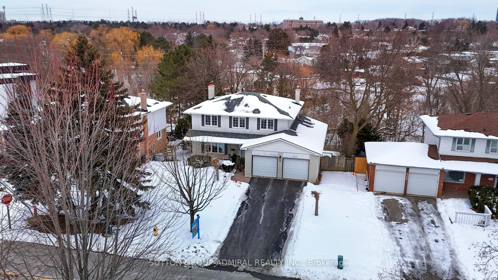 Front of 175 Bay Thorn Drive