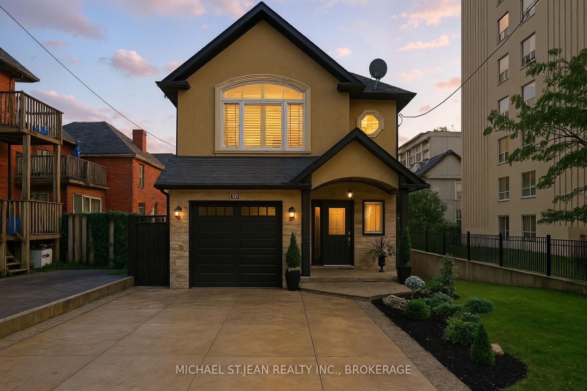 Front of 199 Hunter Street W