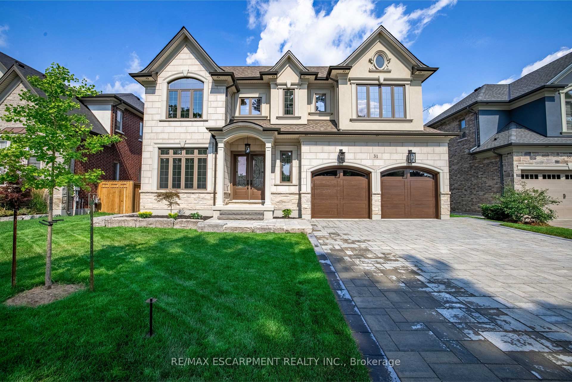 Front of 31 Bayside Court