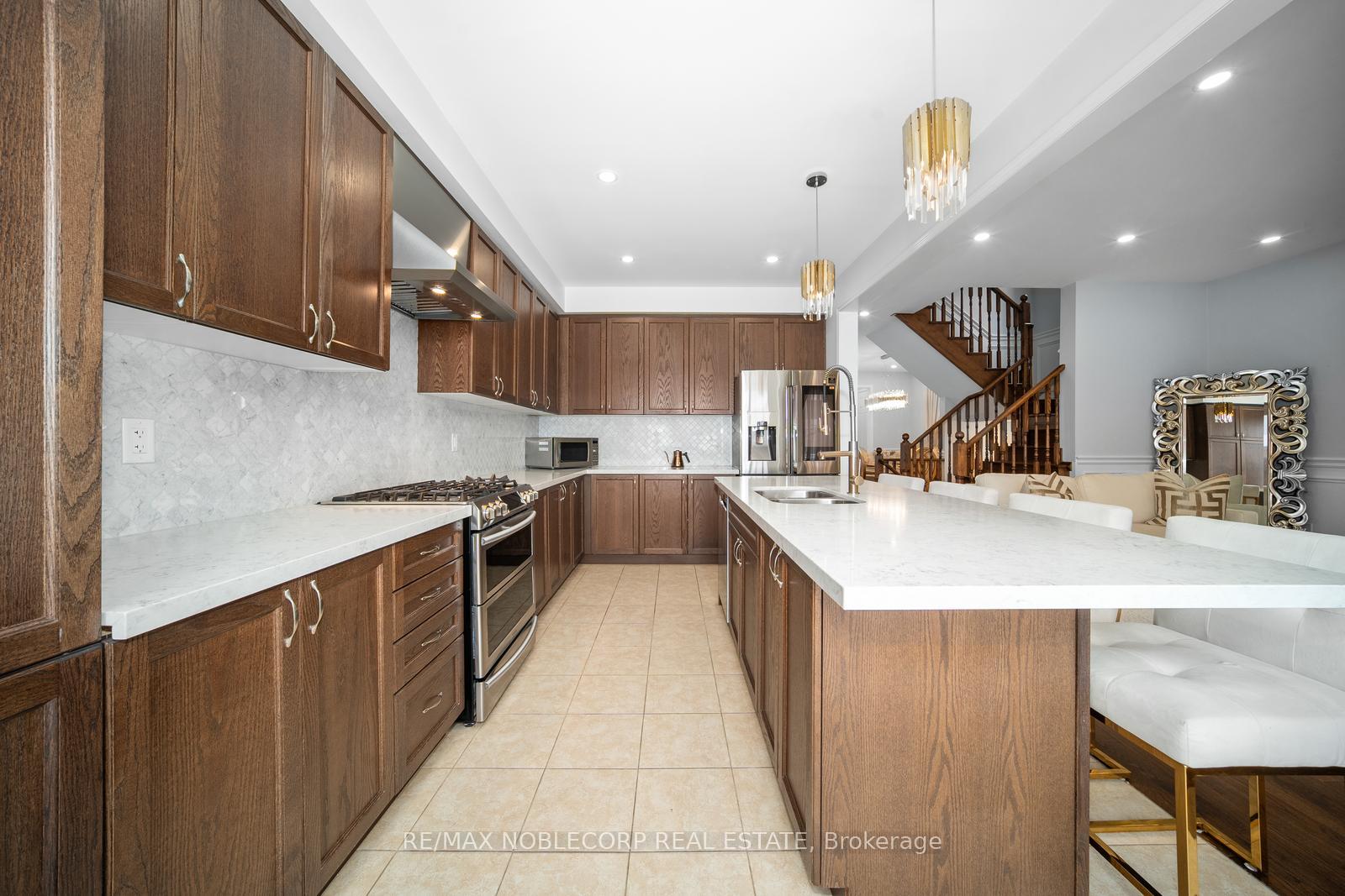 Photo 2 of 57 Mc Michael Avenue, Vaughan, Kleinburg — HOMEH