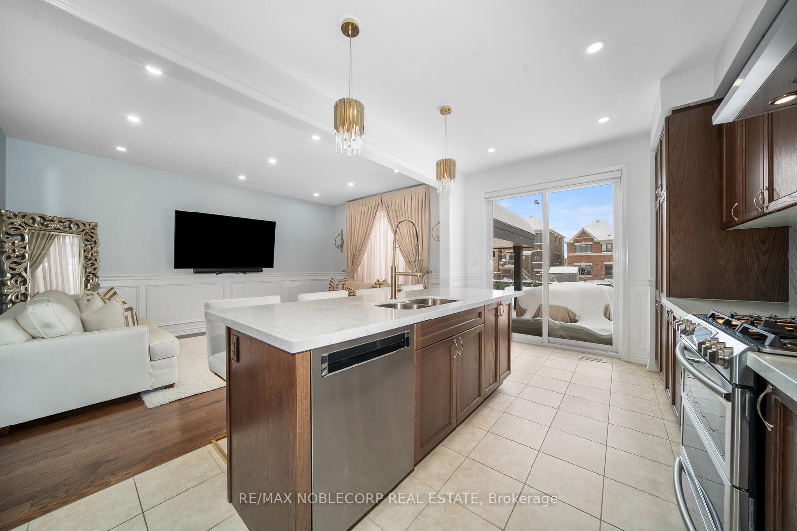 Photo 9 of 57 Mc Michael Avenue, Vaughan, Kleinburg — HOMEH