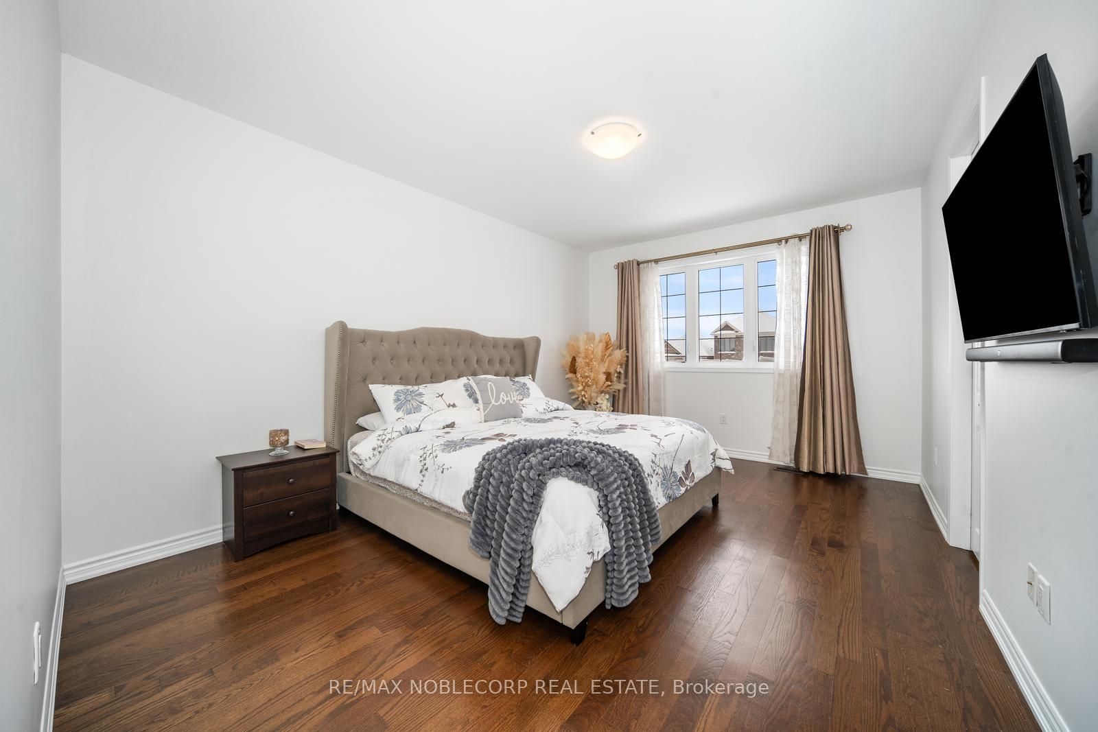 Photo 5 of 57 Mc Michael Avenue, Vaughan, Kleinburg — HOMEH