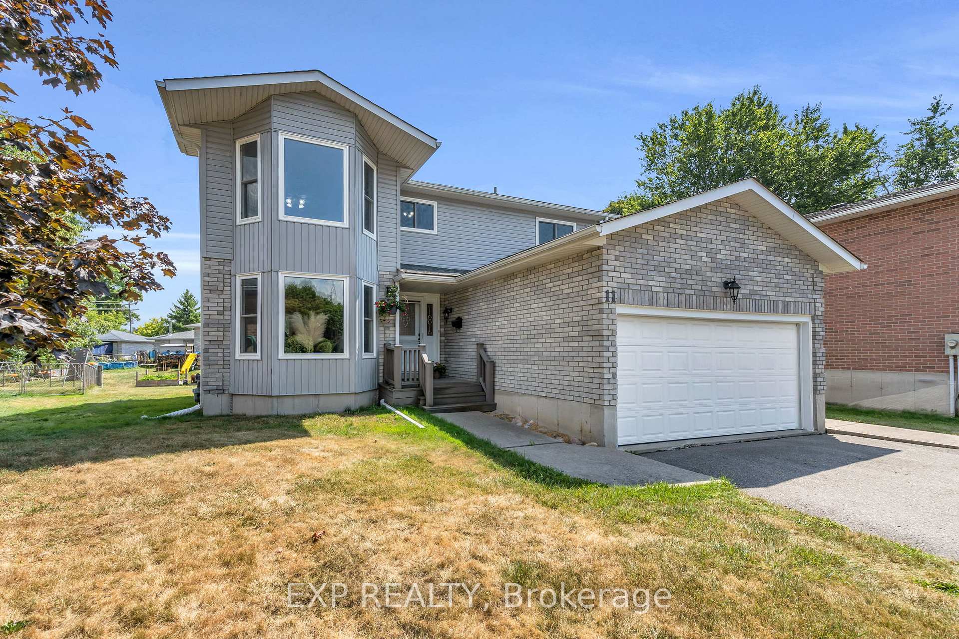 Photo 2 of 11 Justin Court, Georgina, Sutton & Jackson's Point — HOMEH