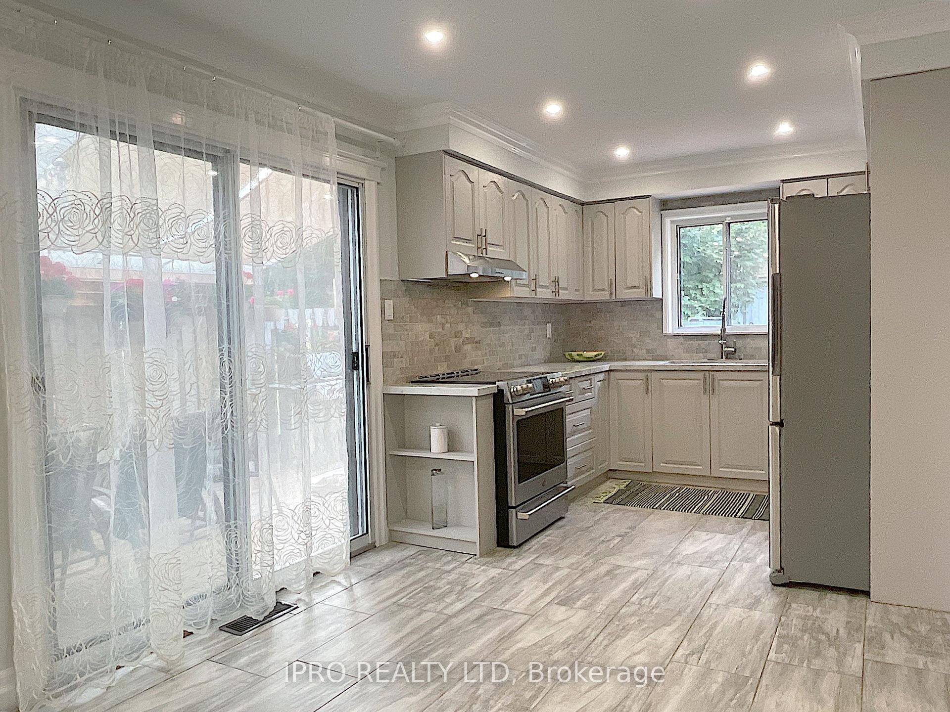 Photo 3 of 73 Wright Crescent, Caledon, Bolton North — HOMEH