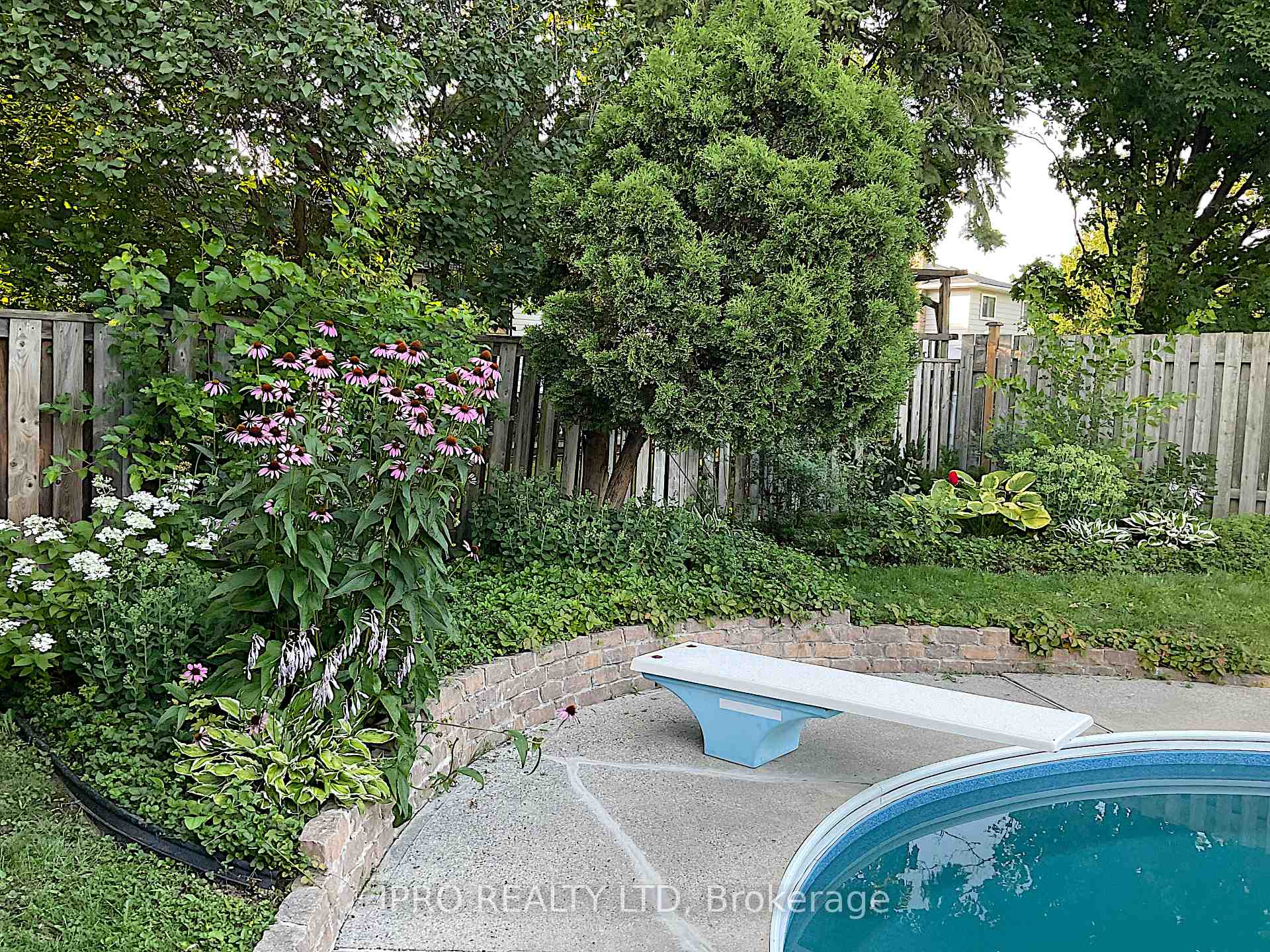 Photo 18 of 73 Wright Crescent, Caledon, Bolton North — HOMEH
