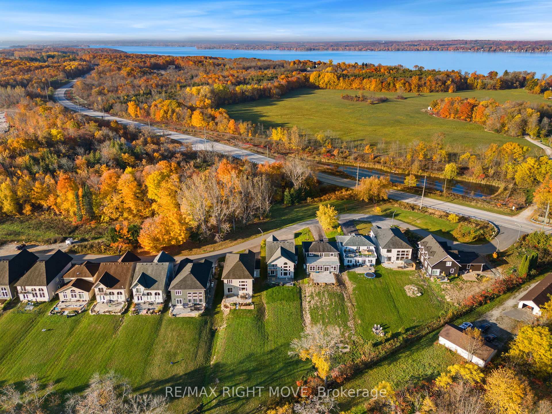 Photo 9 of 39 Rosy Beach Court, Ramara, Rural Ramara — HOMEH