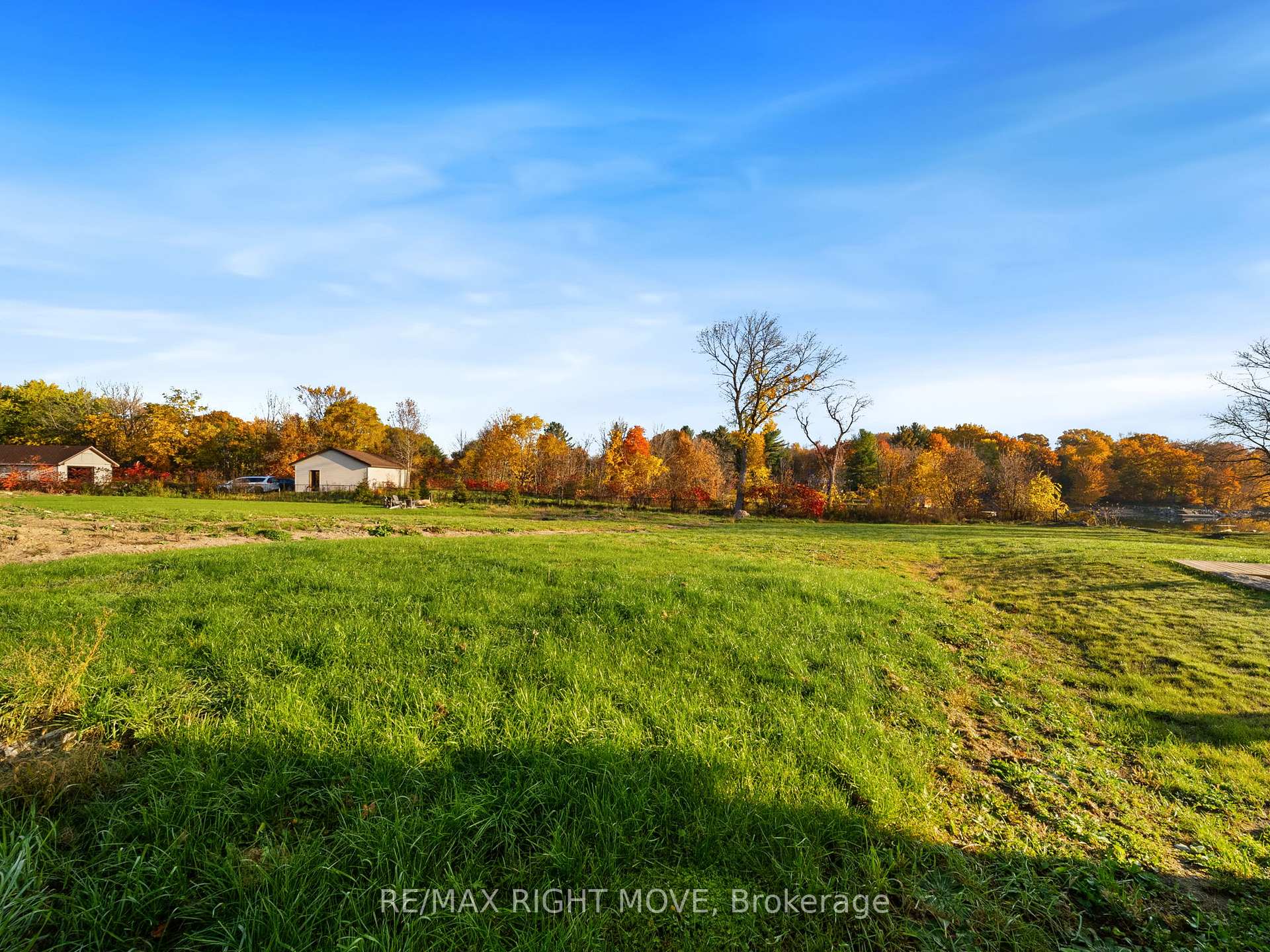 Photo 8 of 39 Rosy Beach Court, Ramara, Rural Ramara — HOMEH