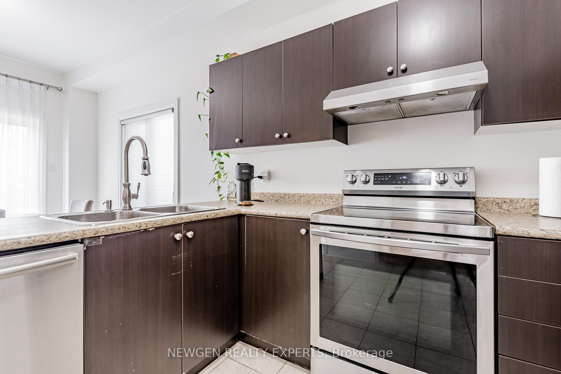 Photo 5 of 295 Petticoat Road, Vaughan, Patterson — HOMEH