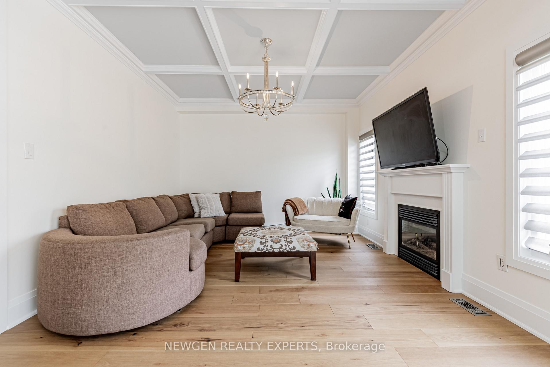 Photo 4 of 295 Petticoat Road, Vaughan, Patterson — HOMEH