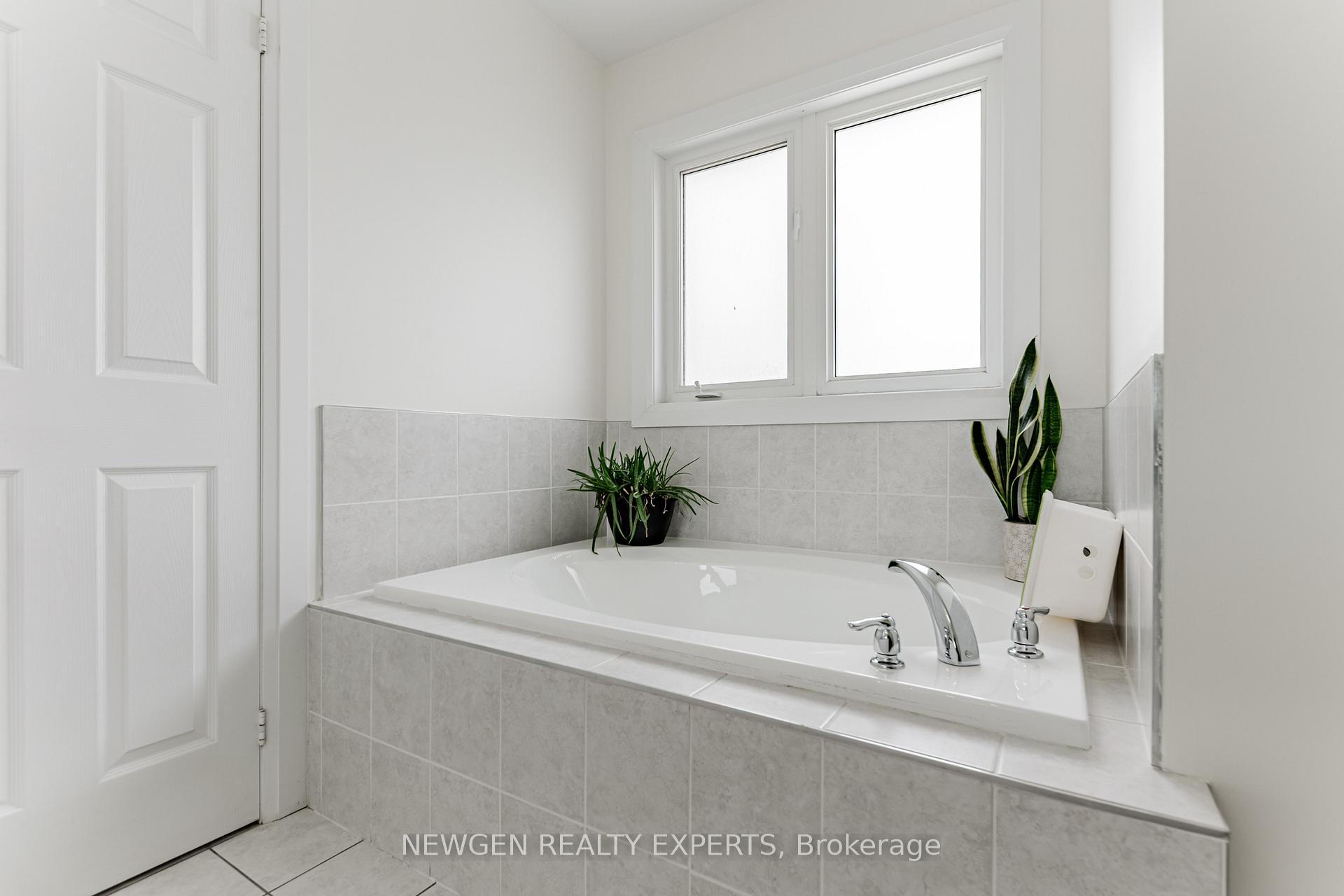 Photo 8 of 295 Petticoat Road, Vaughan, Patterson — HOMEH
