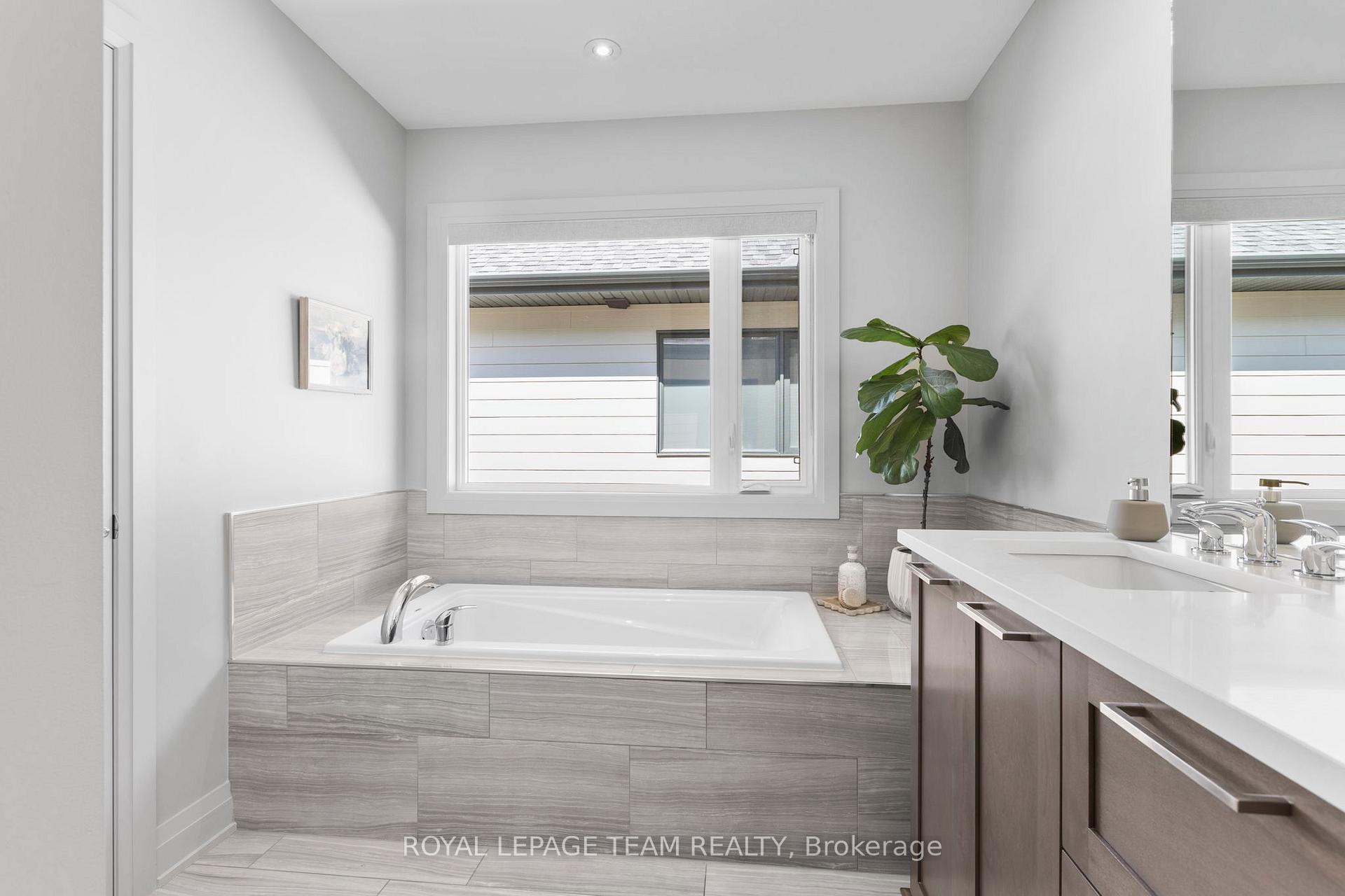 Photo 36 of 304 Long Acres Street, Ottawa, Kanata - Bridlewood — HOMEH