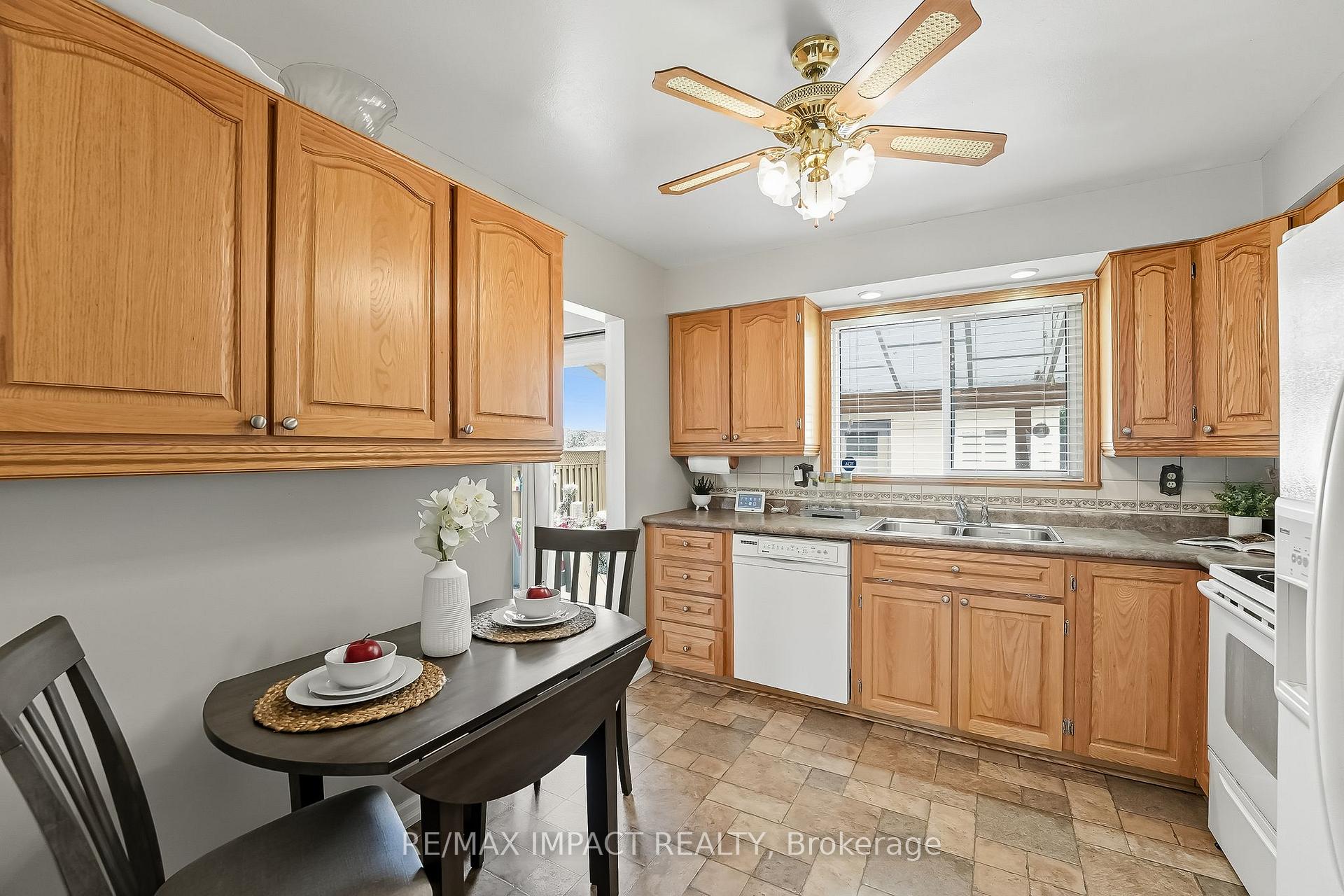 Photo 17 of 1506 Fenelon Crescent, Oshawa, Lakeview — HOMEH