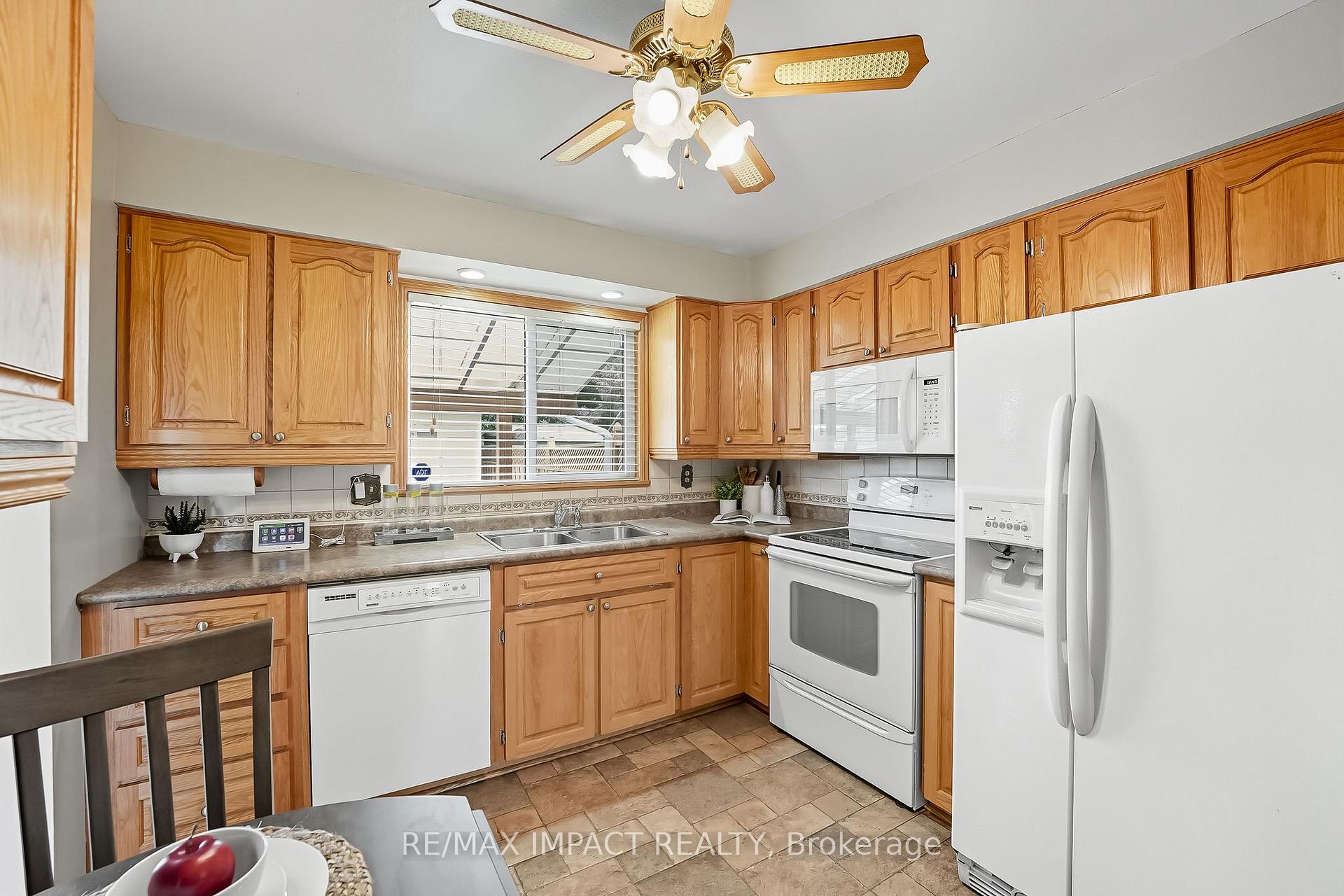 Photo 14 of 1506 Fenelon Crescent, Oshawa, Lakeview — HOMEH