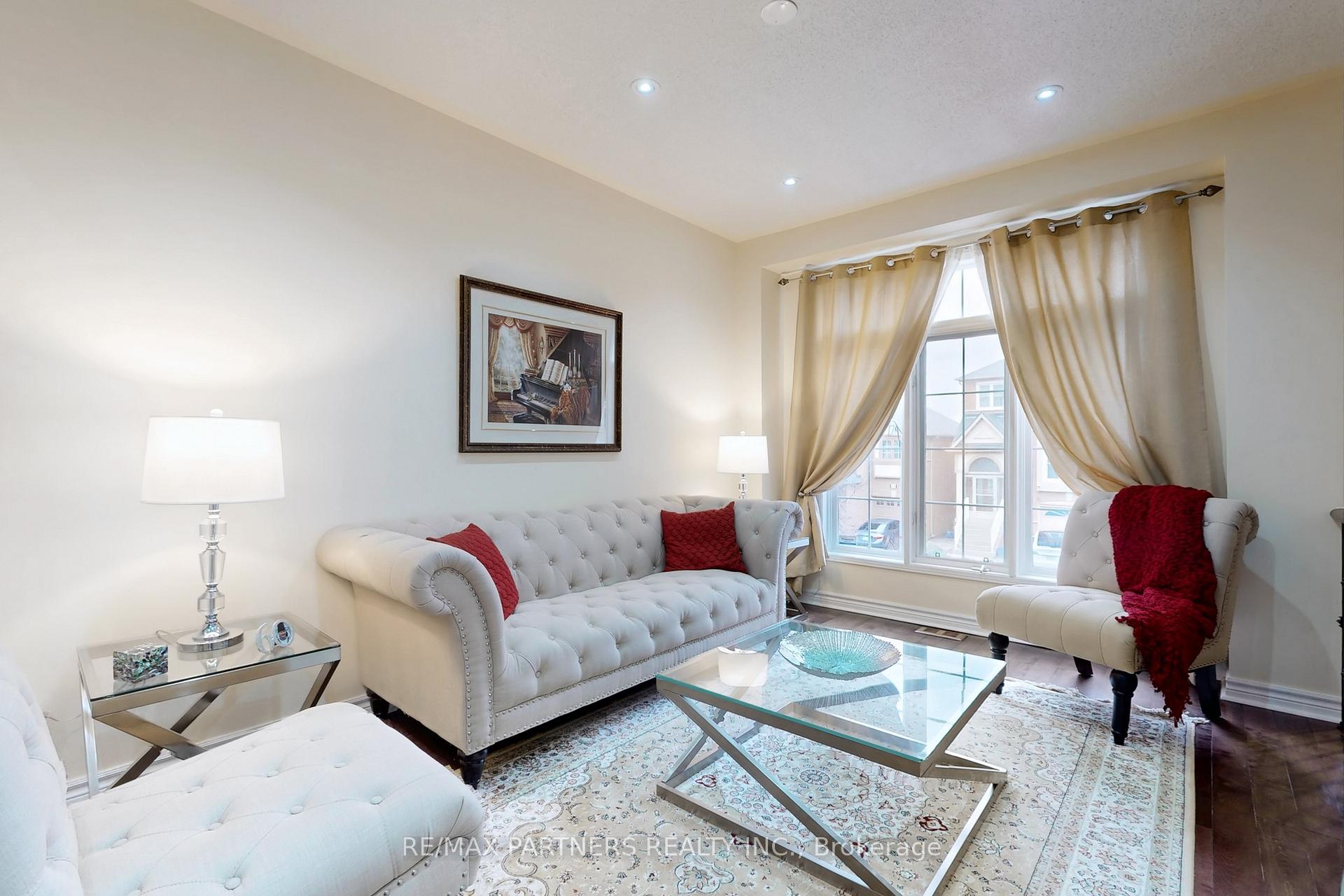 Photo 6 of 17 Henrietta Street, Markham, Berczy — HOMEH