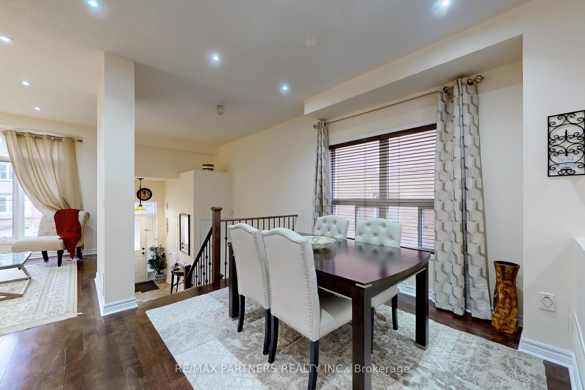 Photo 2 of 17 Henrietta Street, Markham, Berczy — HOMEH